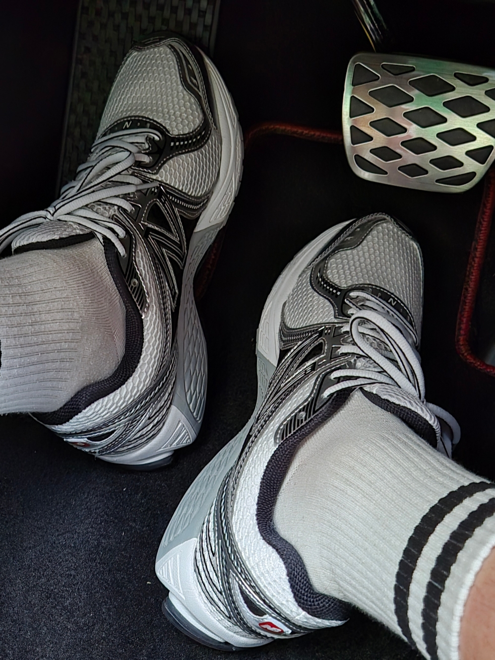 New Balance 860v2 White Black 착용 스타일