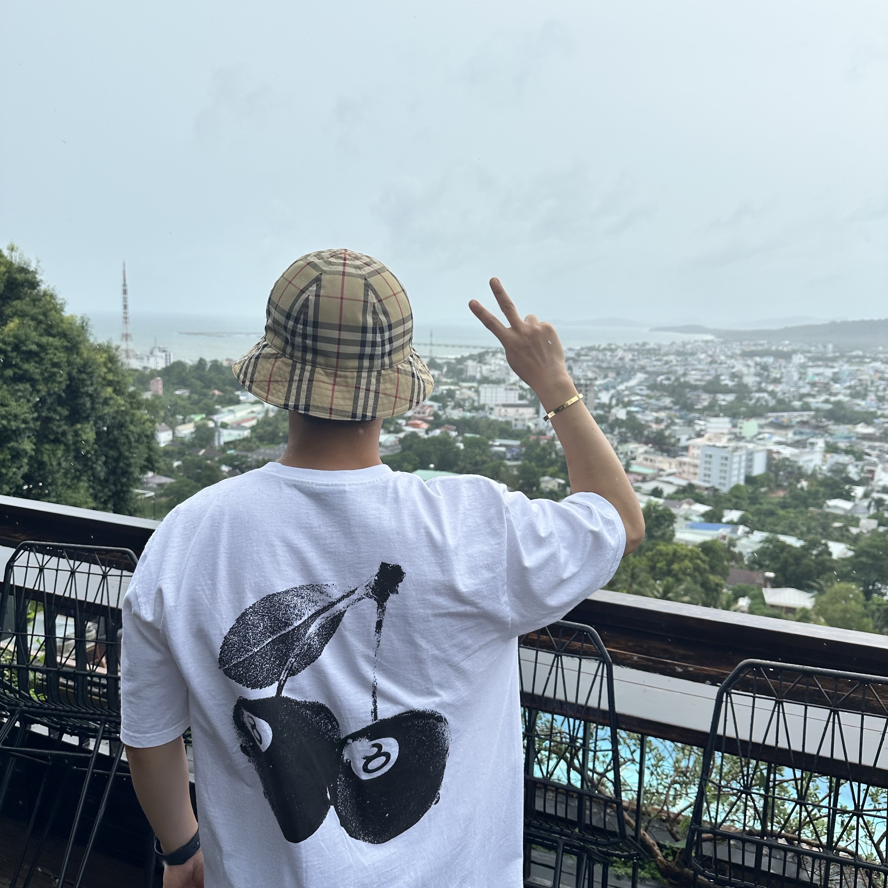 Stussy Cherries T-Shirt White 착용 스타일