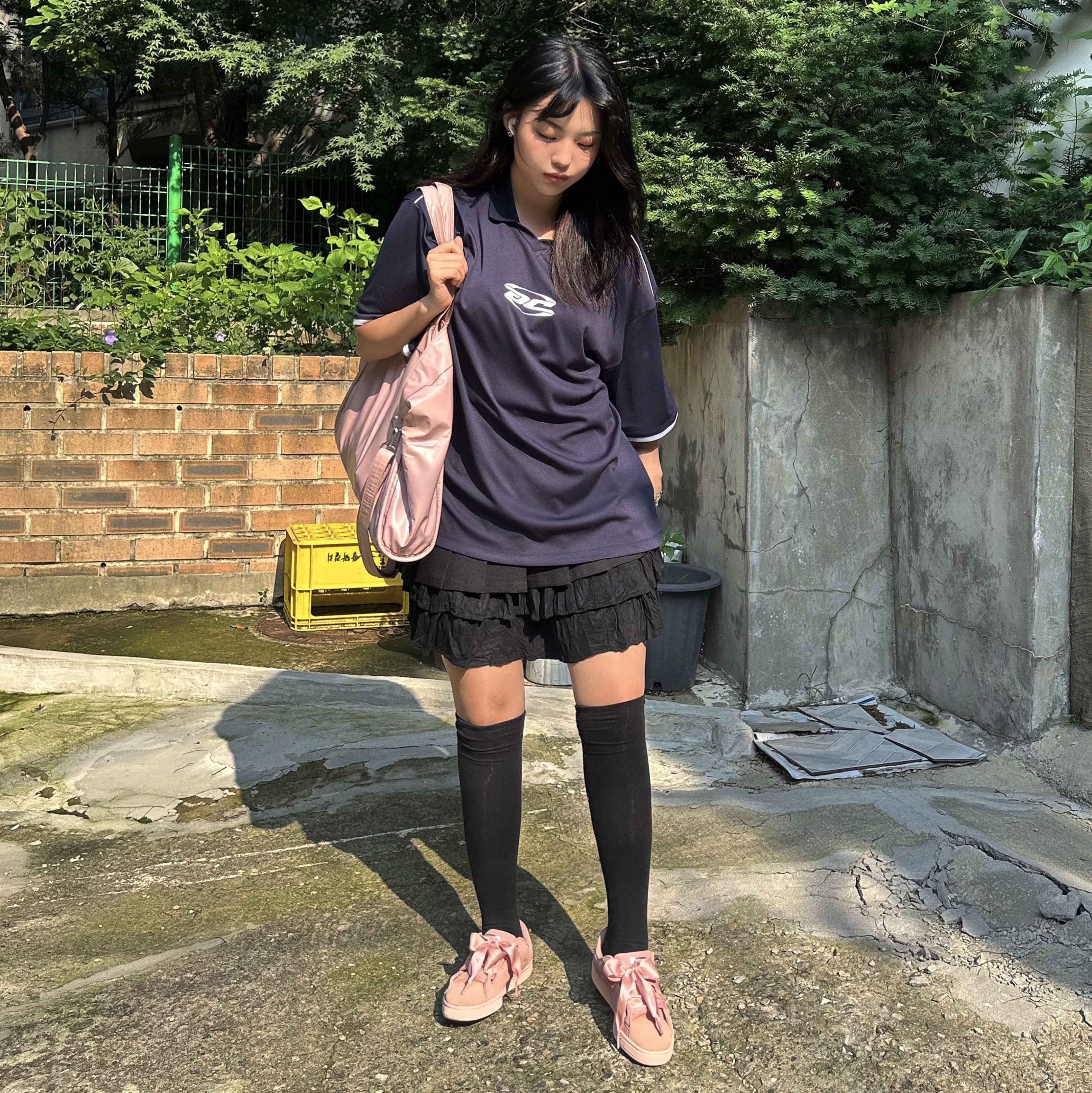 Matin Kim Big Coating Tote Bag Pink 착용 스타일 - 4