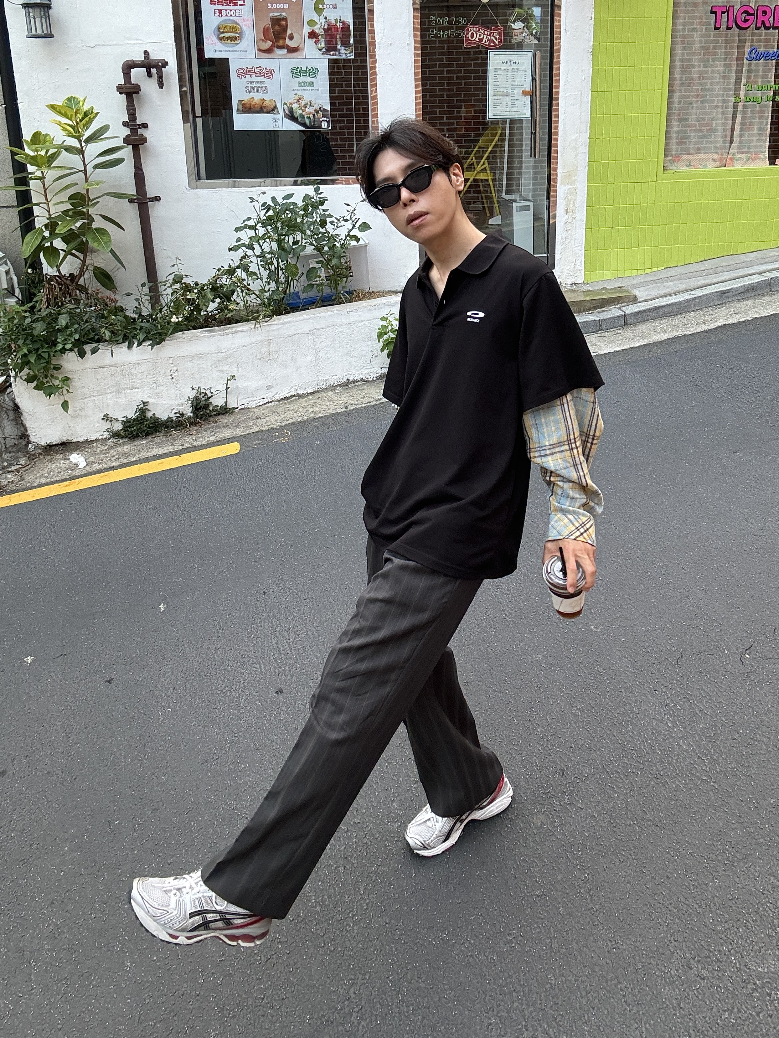 Asics Gel-Kayano 14 White Classic Red, Dior Bi Fold Card Holder Beige Black Dior Oblique Jacquard 착용 스타일 - 1