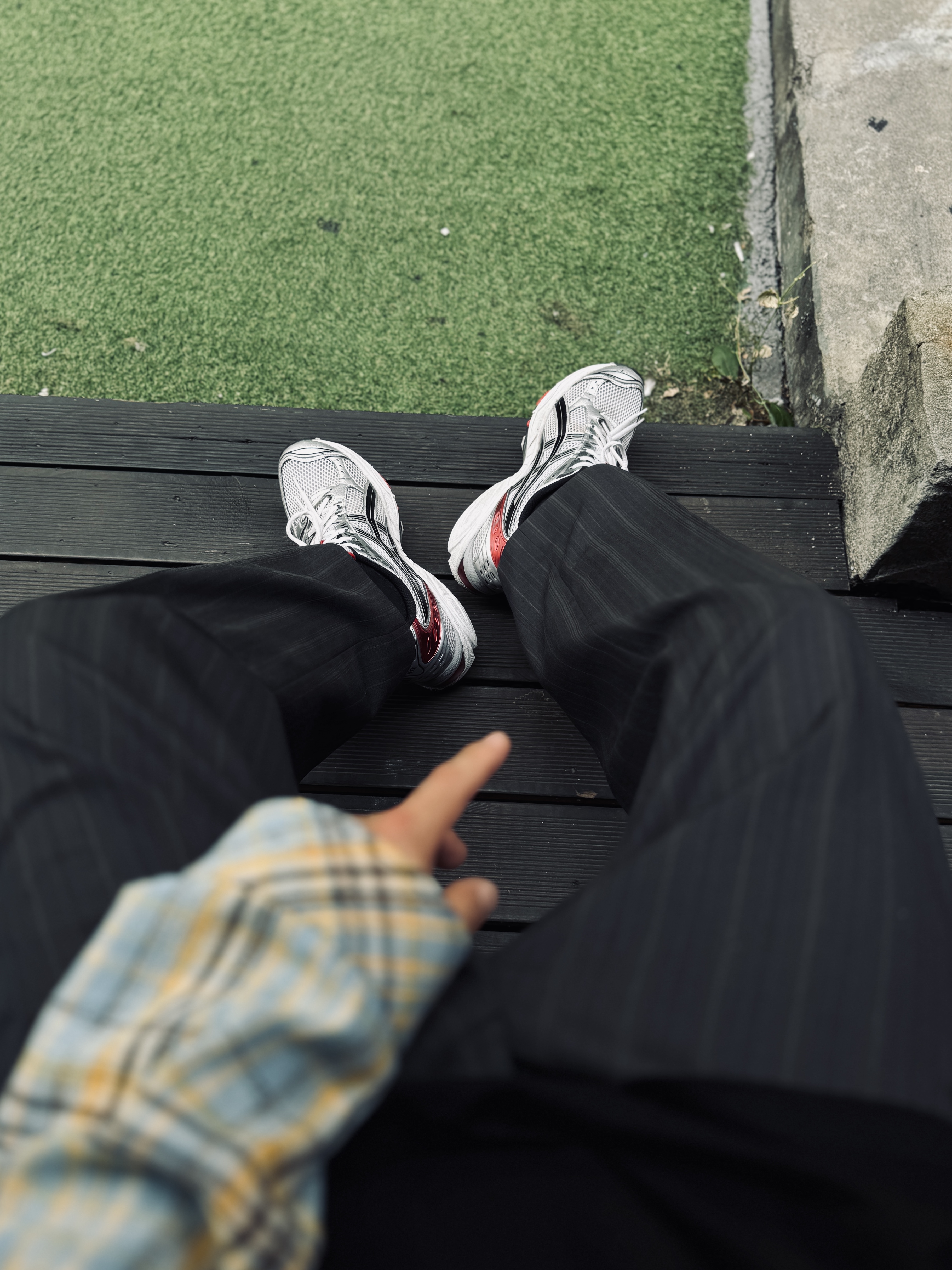 Asics Gel-Kayano 14 White Classic Red, Dior Bi Fold Card Holder Beige Black Dior Oblique Jacquard 착용 스타일 - 3