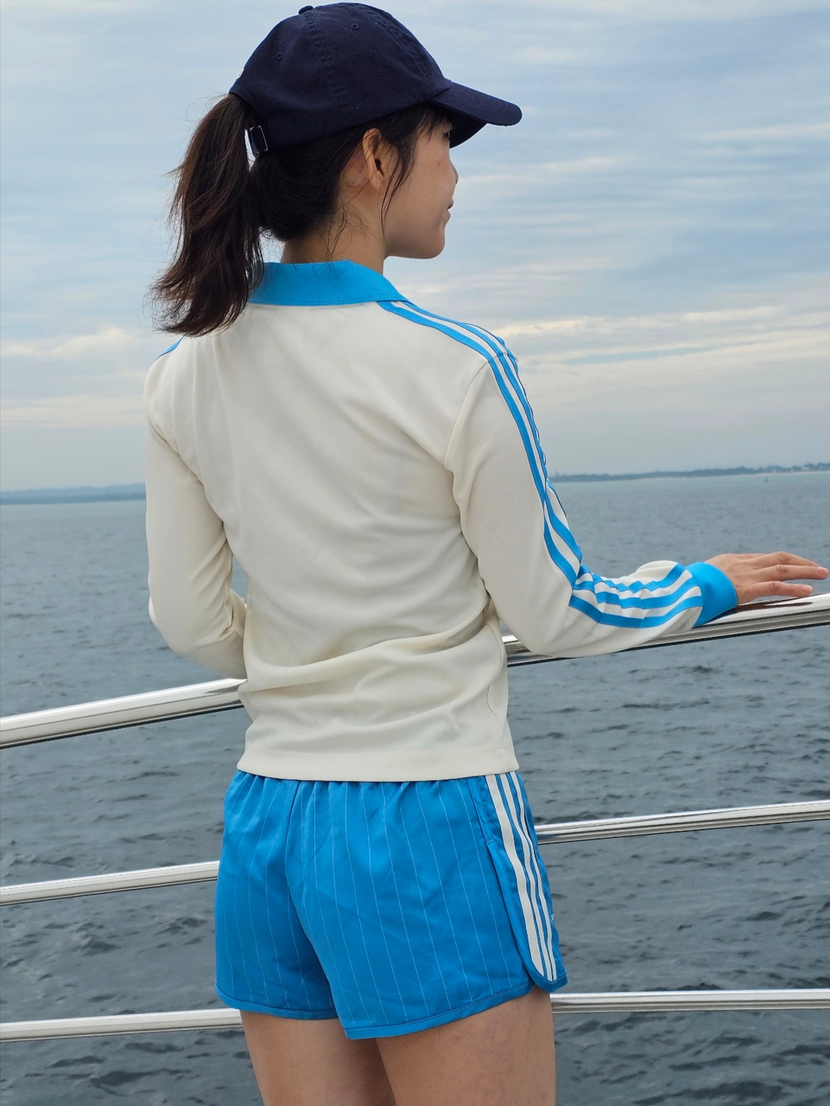 Adidas Samba OG Cloud White, (W) Adidas x Sporty & Rich Shorts Clear Sky - US Sizing 착용 스타일 - 2