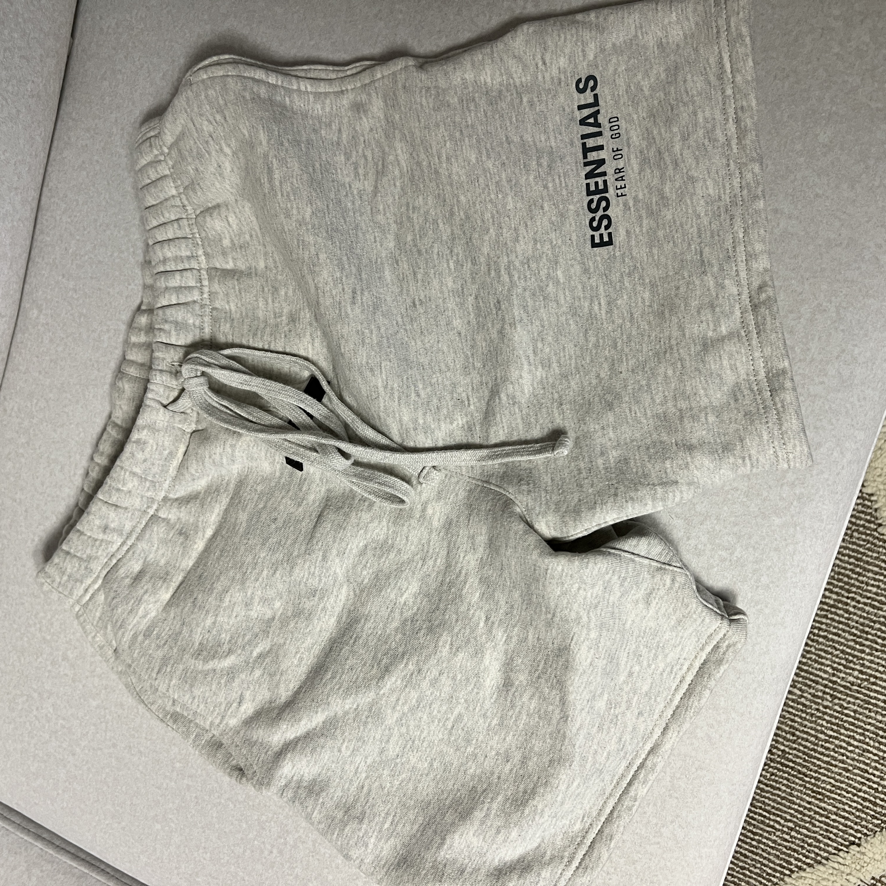 Essentials The Core Collection Sweatshorts Light Oatmeal 착용 스타일