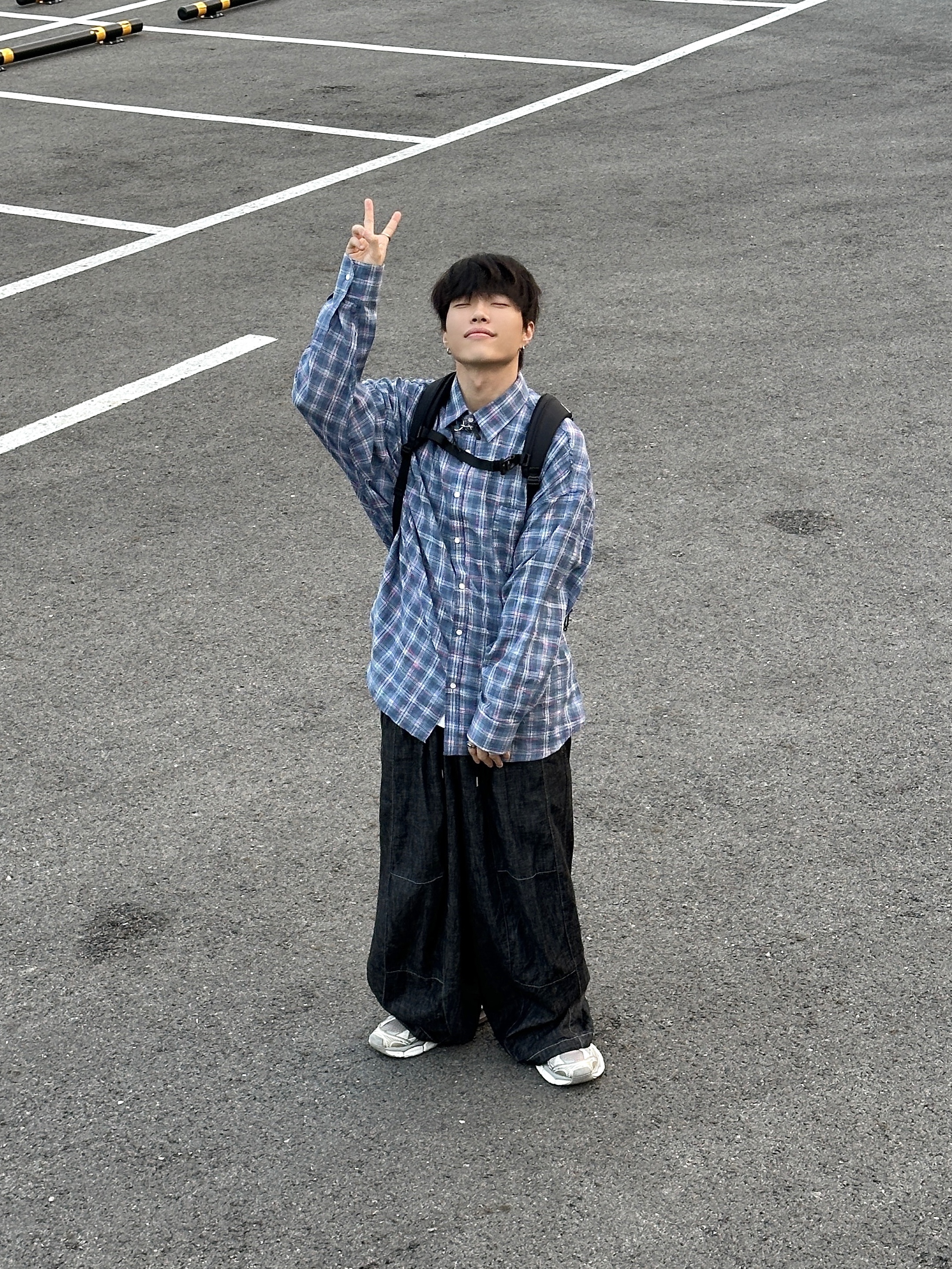 Balenciaga 3XL Sneakers Light Beige 착용 스타일 - 1