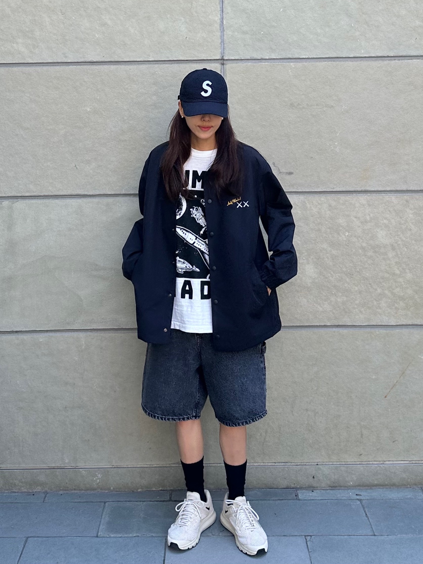 Supreme Seersucker S Logo 6-Panel Black - 24SS, Uniqlo UT x Kaws x Warhol Coach Jacket Black 착용 스타일 - 1