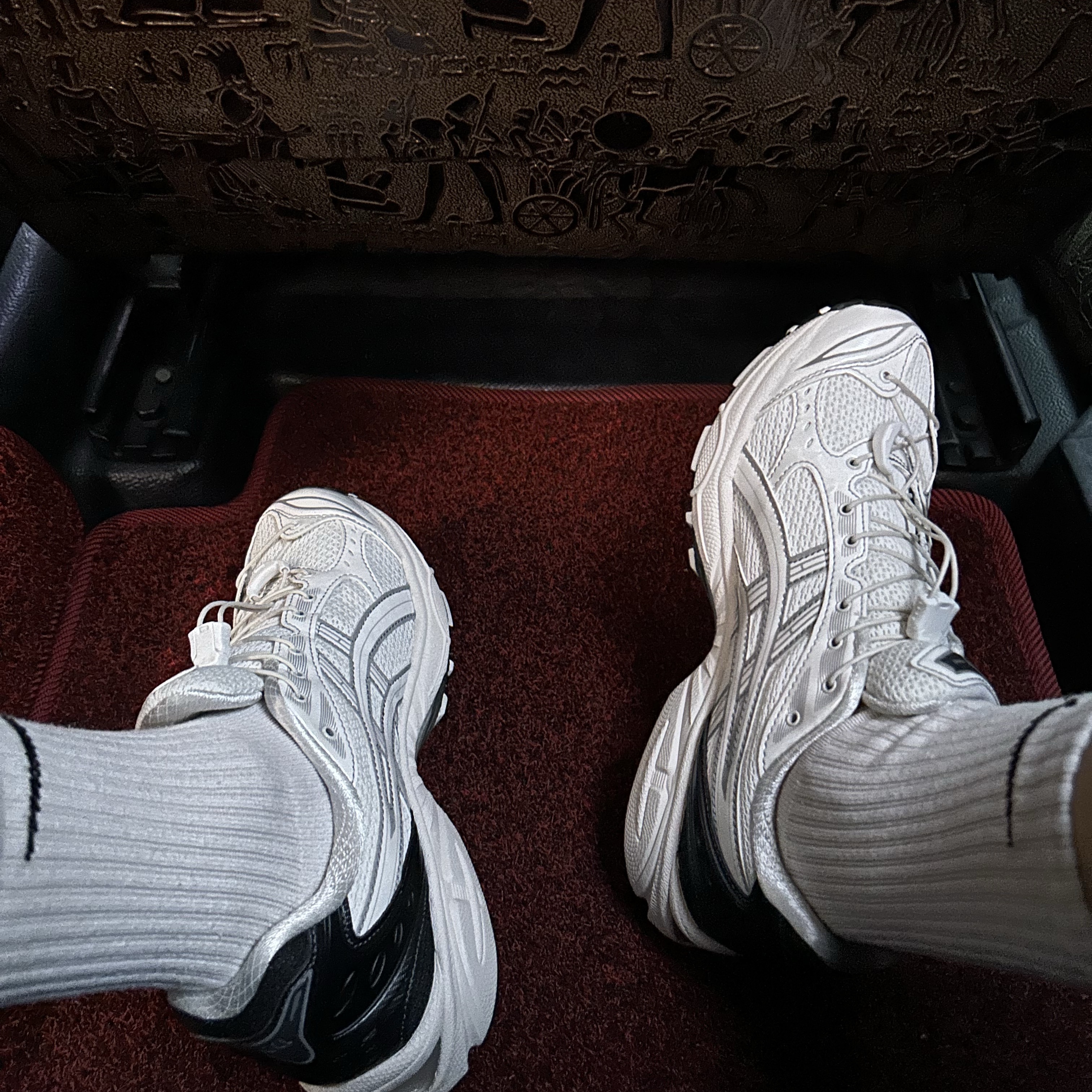 Asics x Unaffected Gel-Kayano 14 Galaxy White 착용 스타일