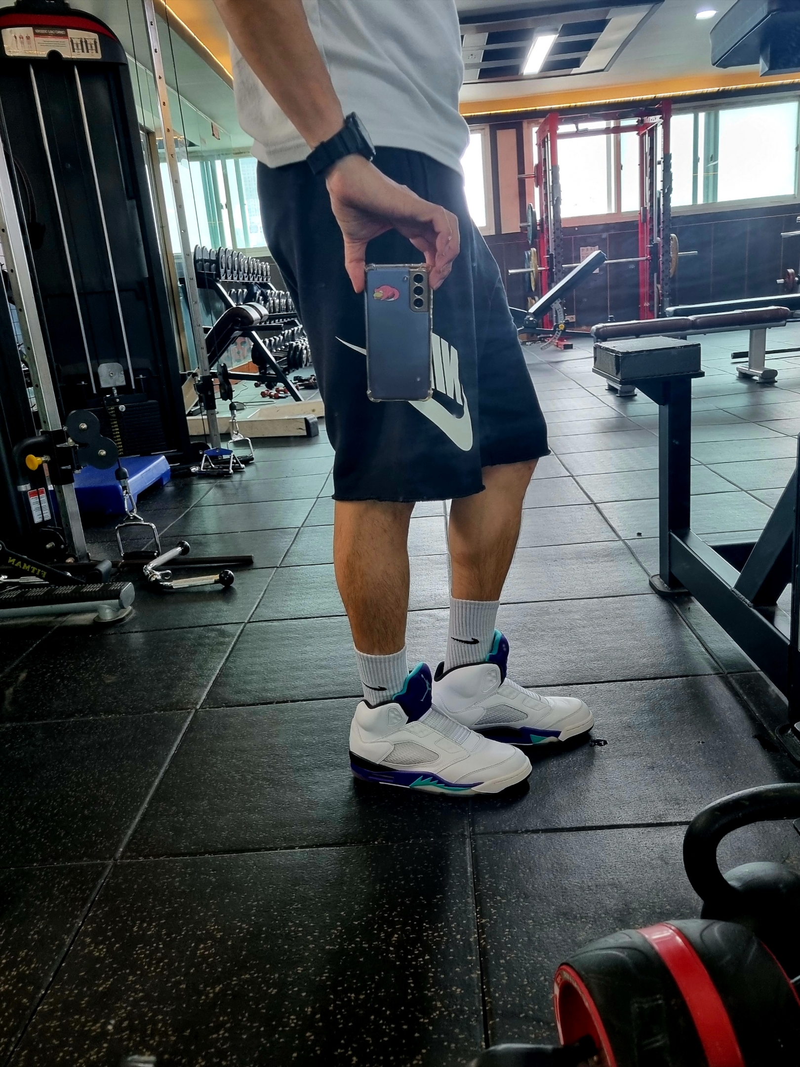 Jordan 5 Retro Grape Fresh Prince 착용 스타일 - 1