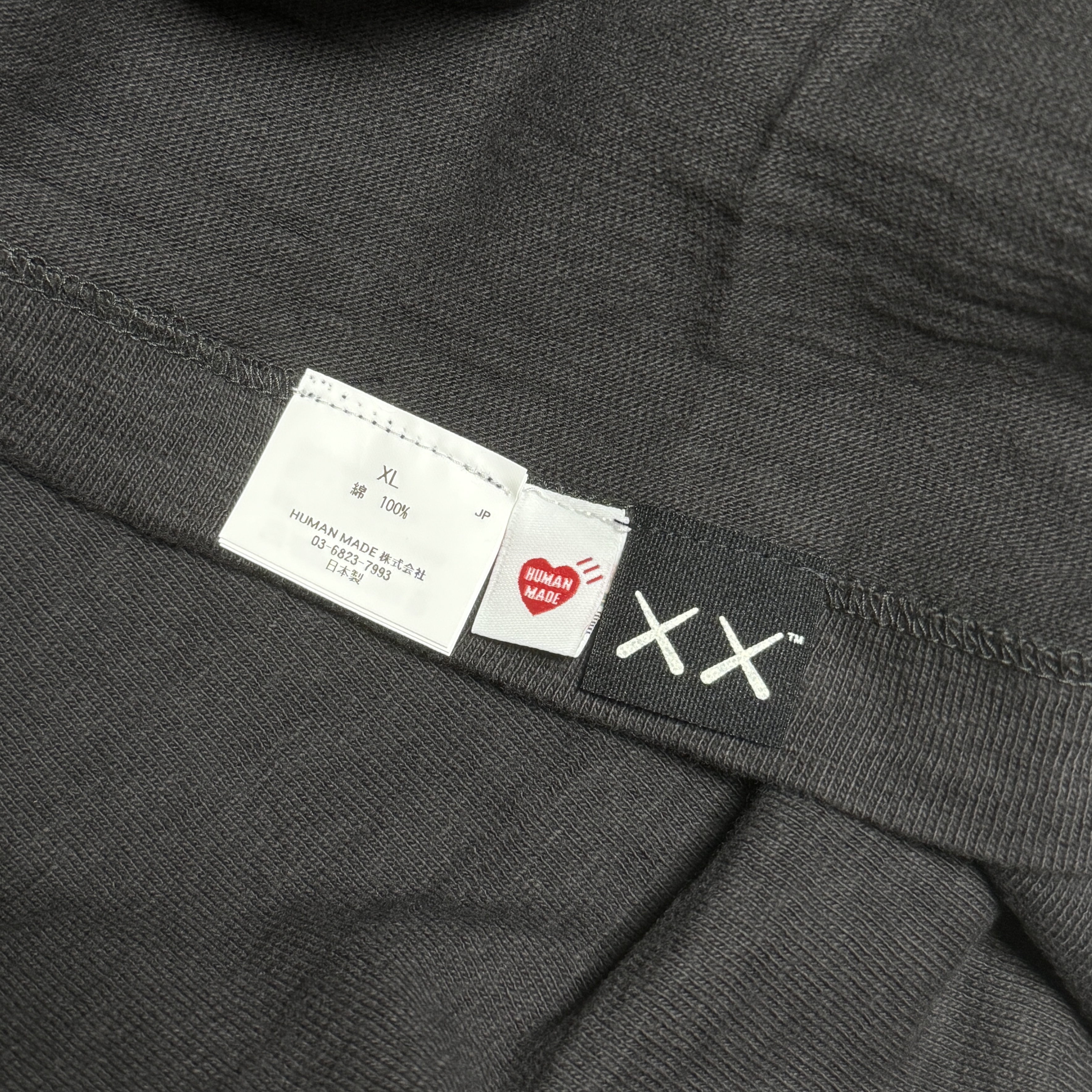 Human Made x Kaws Graphic T-Shirt White - Seoul Store Exclusive, Human Made x Kaws Graphic T-Shirt Black - Seoul Store Exclusive 착용 스타일 - 3