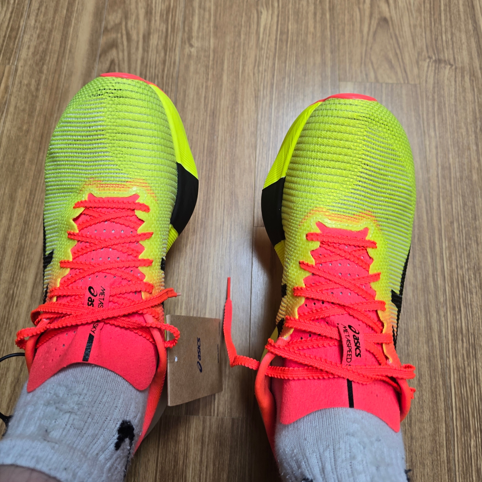 Asics Metaspeed Sky Paris Safety Yellow Black 착용 스타일