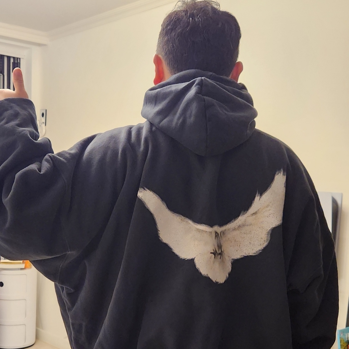 Yeezy Gap Engineered By Balenciaga Dove Hoodie Washed Black 착용 스타일