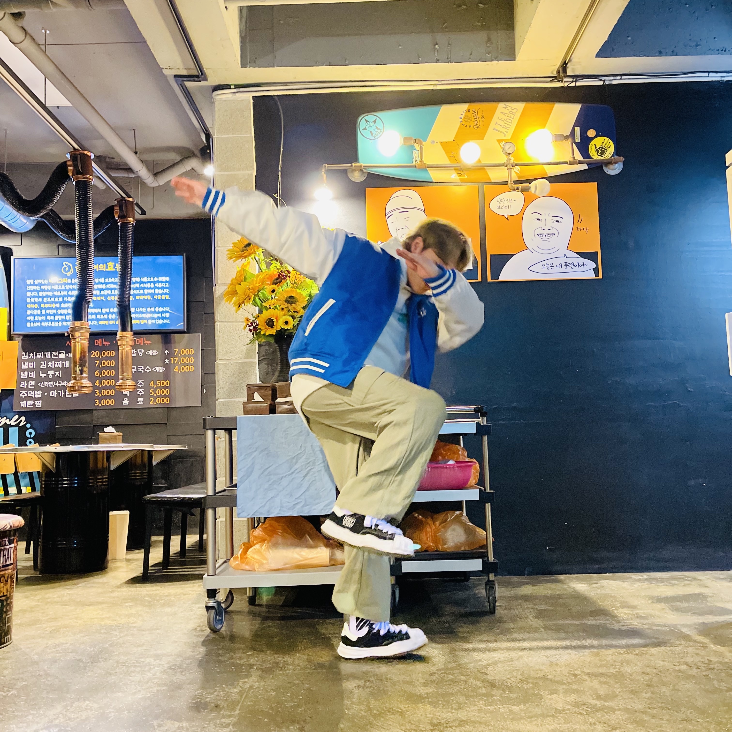 Palace Reacto Tri-Ferg Hood White - 23SS, Converse x Ader Error Shapes Varsity Jacket Cobalt 착용 스타일 - 2