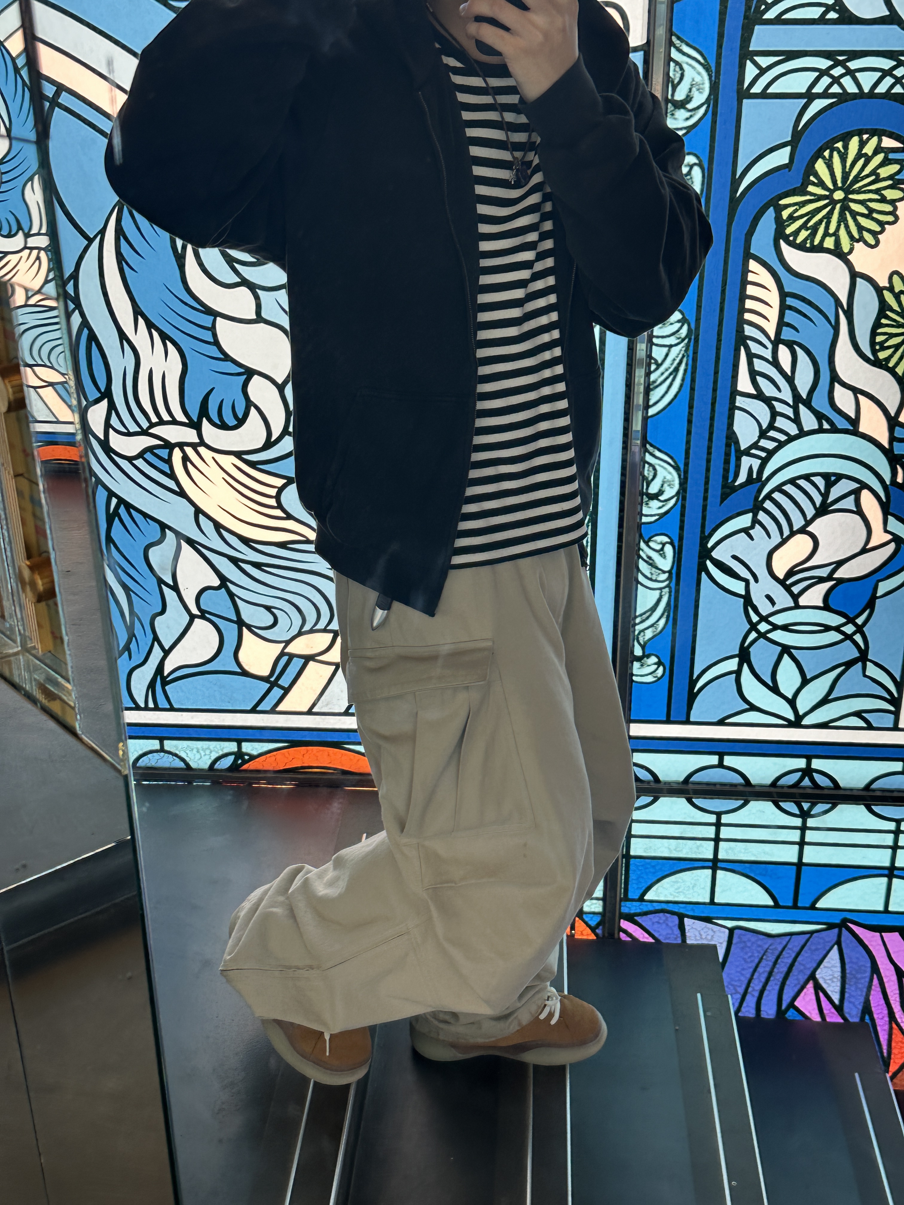 Yeezy YZY Zip-Up Hoodie Black, Nonnod Side Zip Cargo Pants Beige 착용 스타일