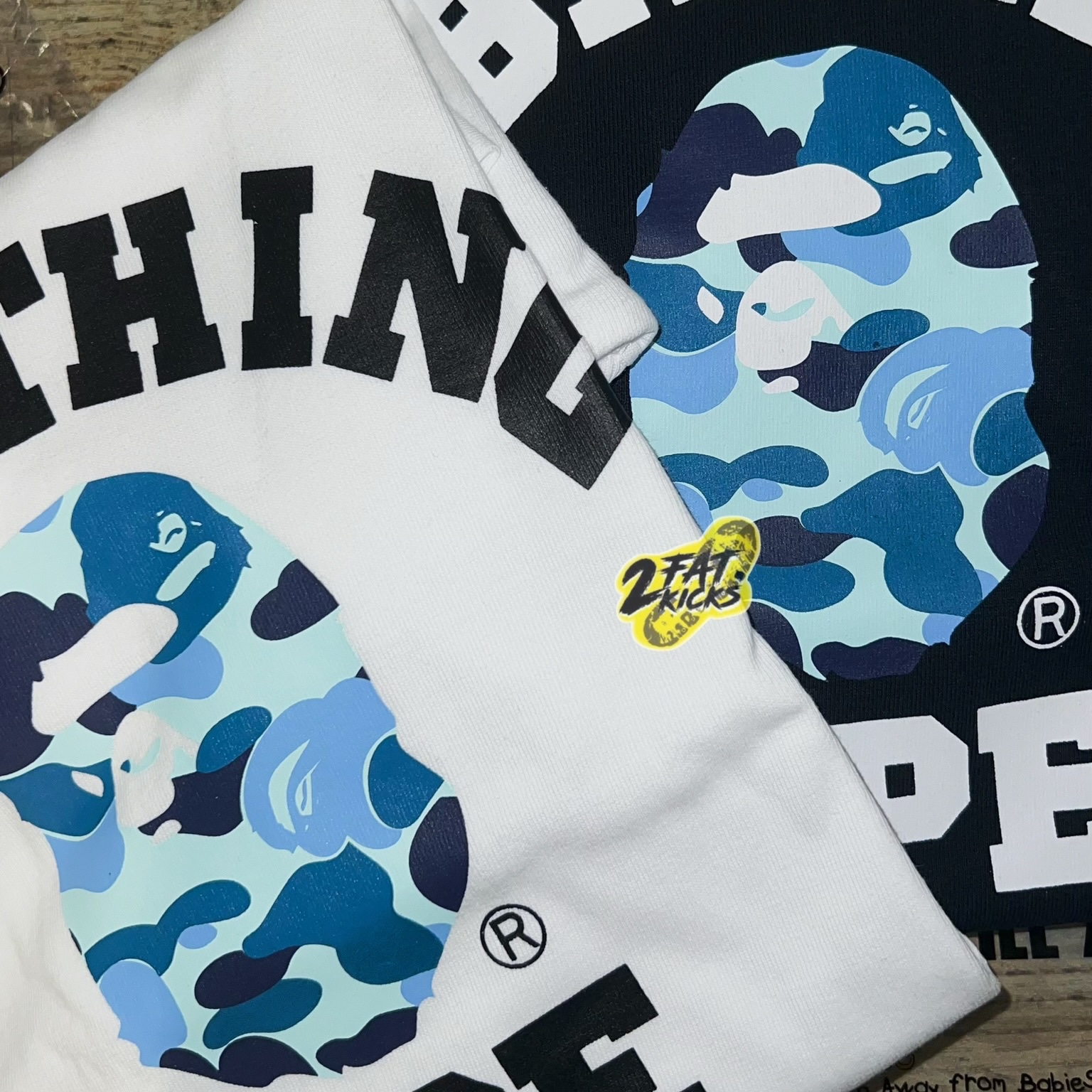 BAPE ABC Camo College T-Shirt Black Blue 착용 스타일 - 1
