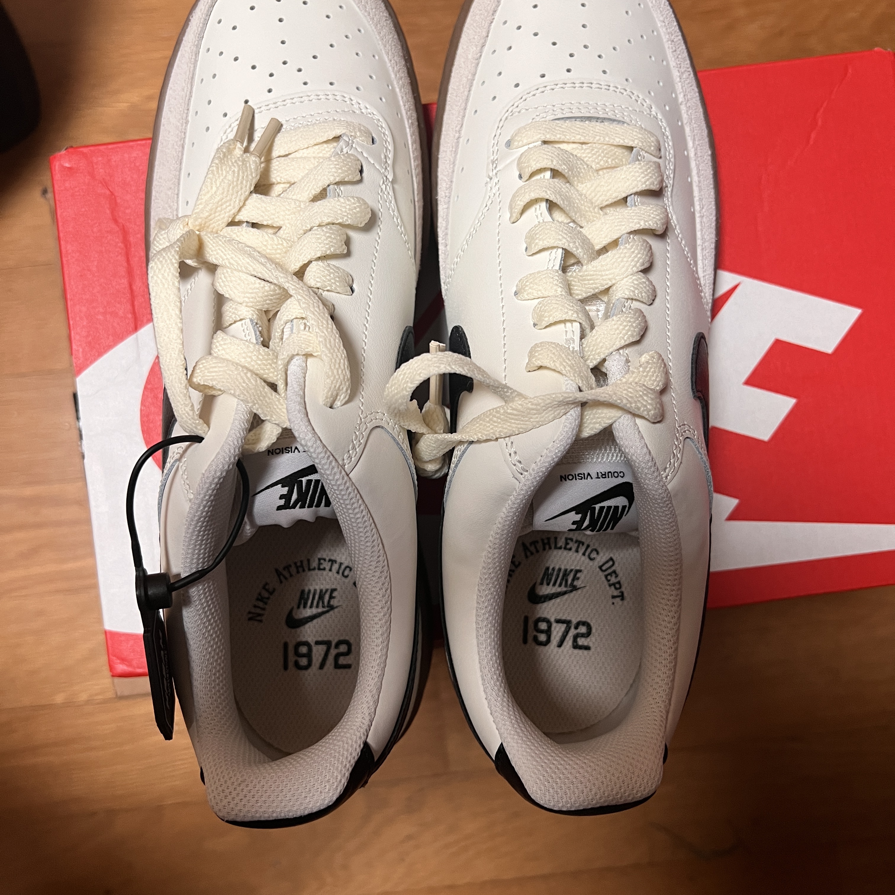 Nike Court Vision Low Sail Light Orewood Brown 착용 스타일 - 1
