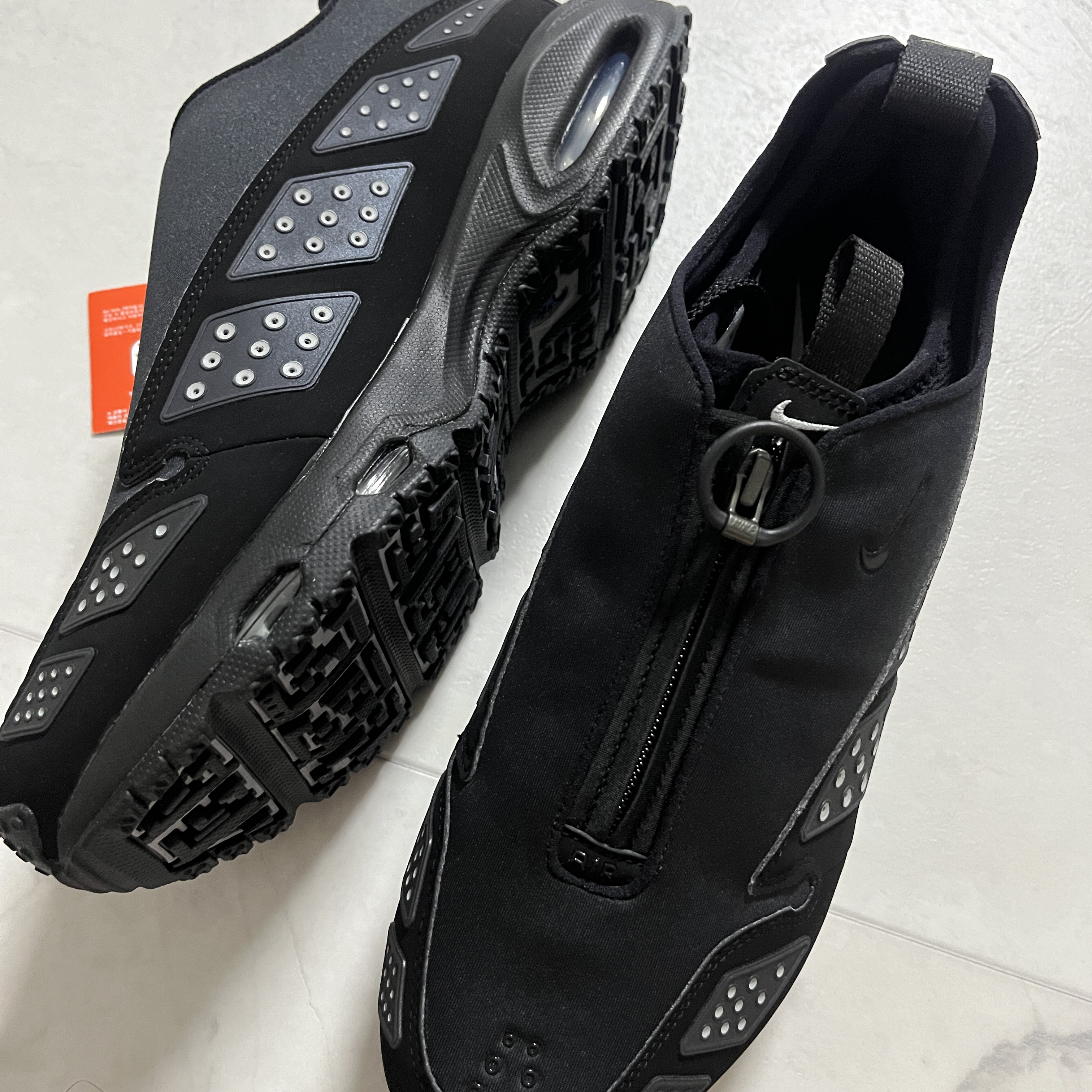 (W) Nike Air Max SNDR Black and Silver 착용 스타일