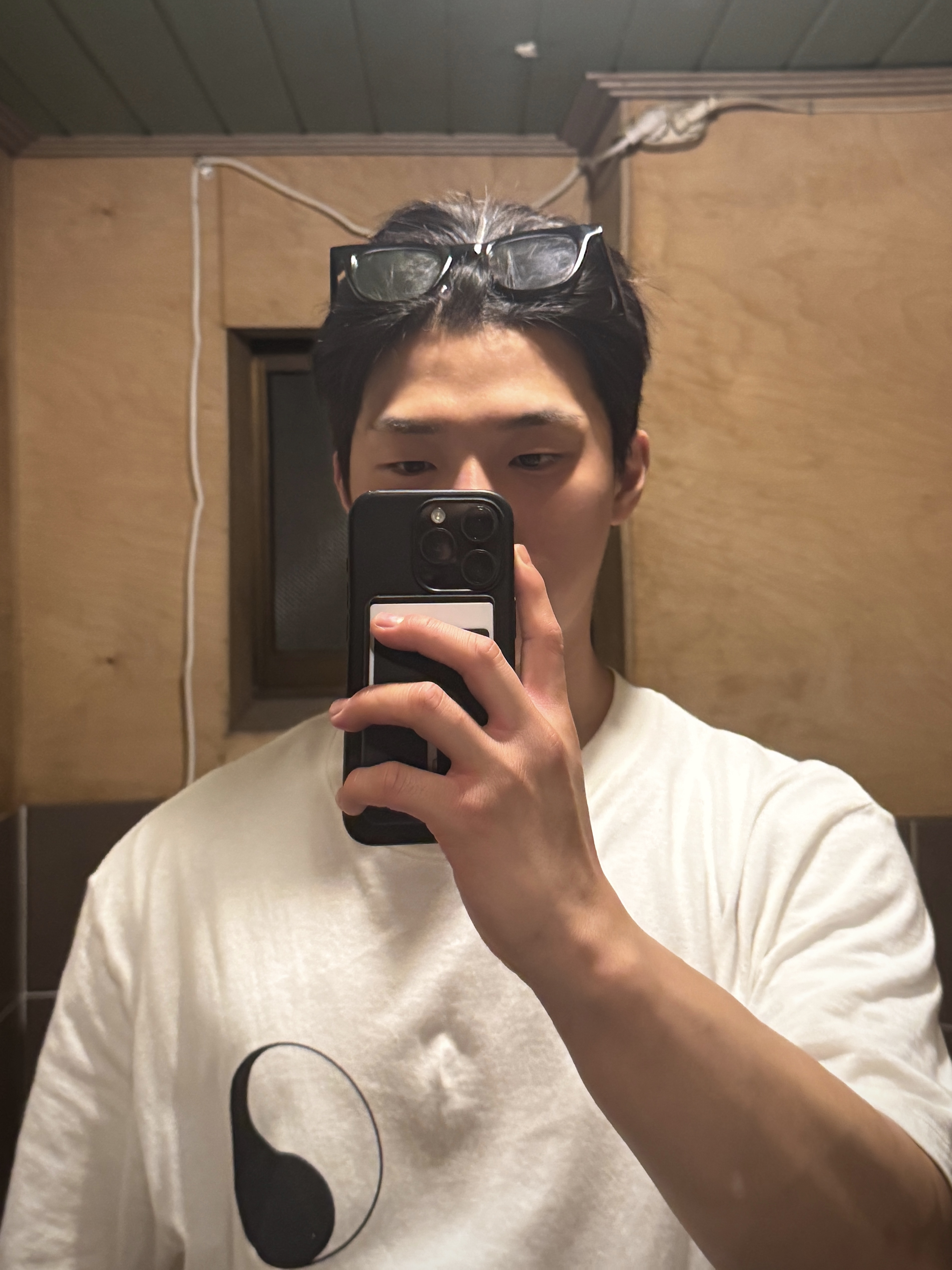 Our Legacy Work Shop Box T-Shirt Yin Yang White, Gentle Monster x Maison Margiela MM010 Clear Black 착용 스타일 - 1