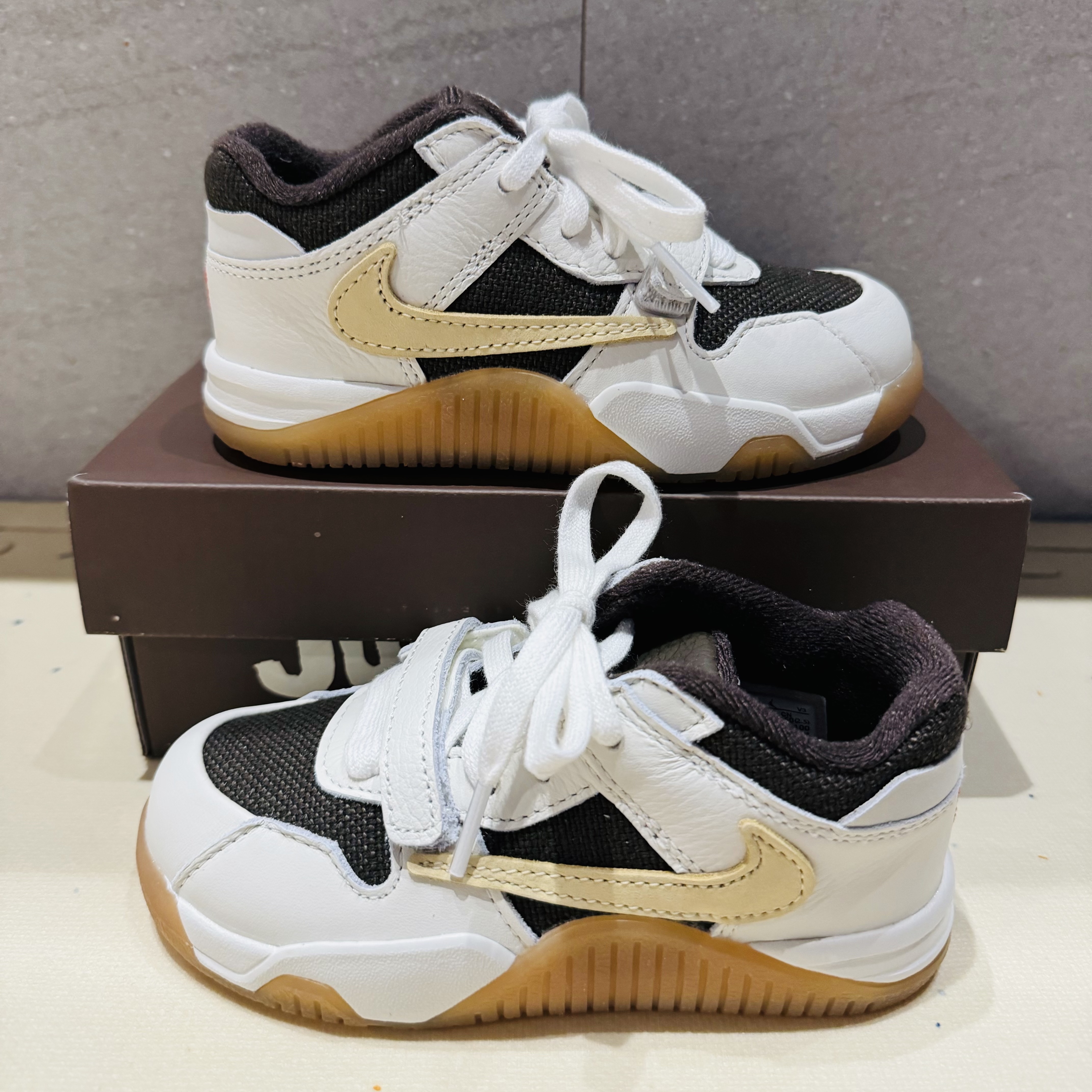 (TD) Jordan x Travis Scott Jumpman Jack TR Sail and Dark Mocha 착용 스타일 - 3