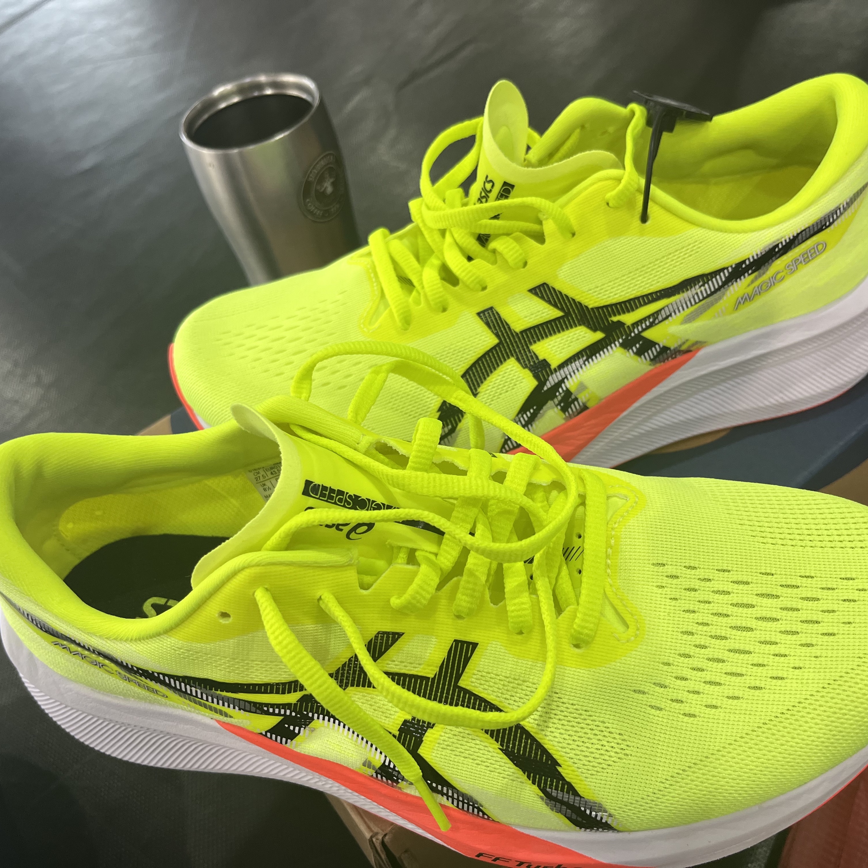 Asics Magic Speed 4 Safety Yellow Black - 2E Wide 착용 스타일