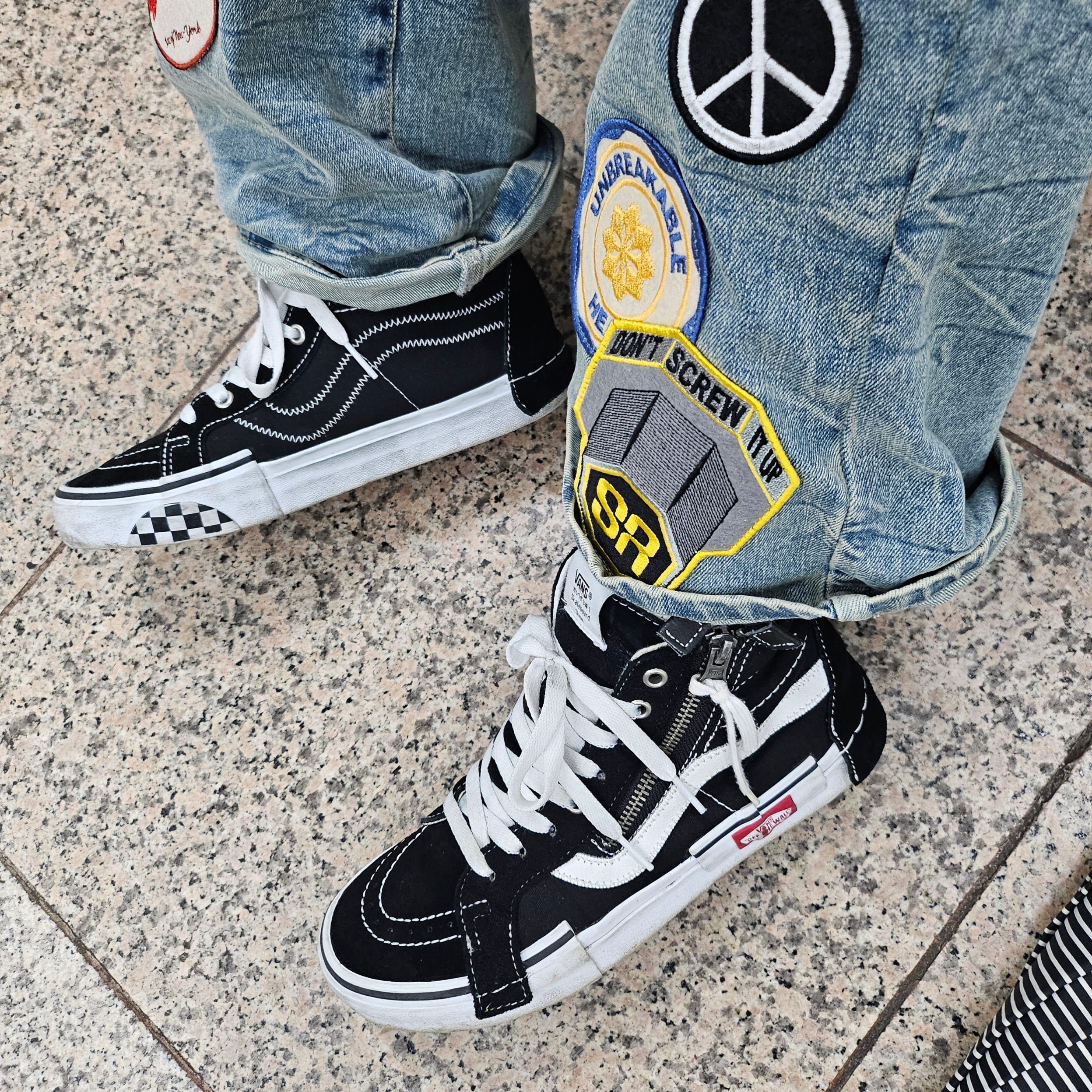 Supreme Washed Chino Twill Camp Cap Black, Vans Sk8-Hi Reissue Cap Black 착용 스타일 - 2