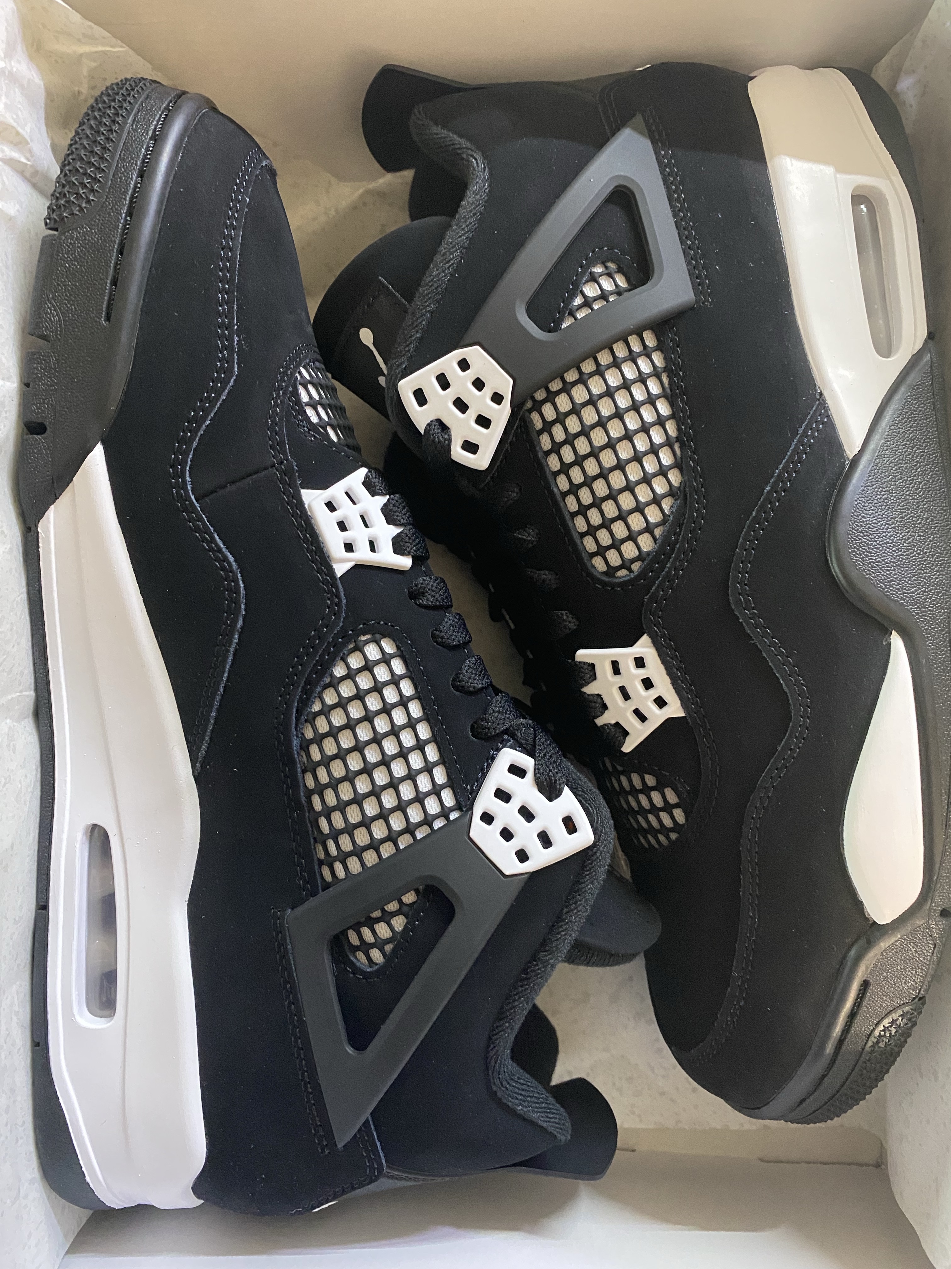 Jordan 4 Retro White Thunder 착용 스타일