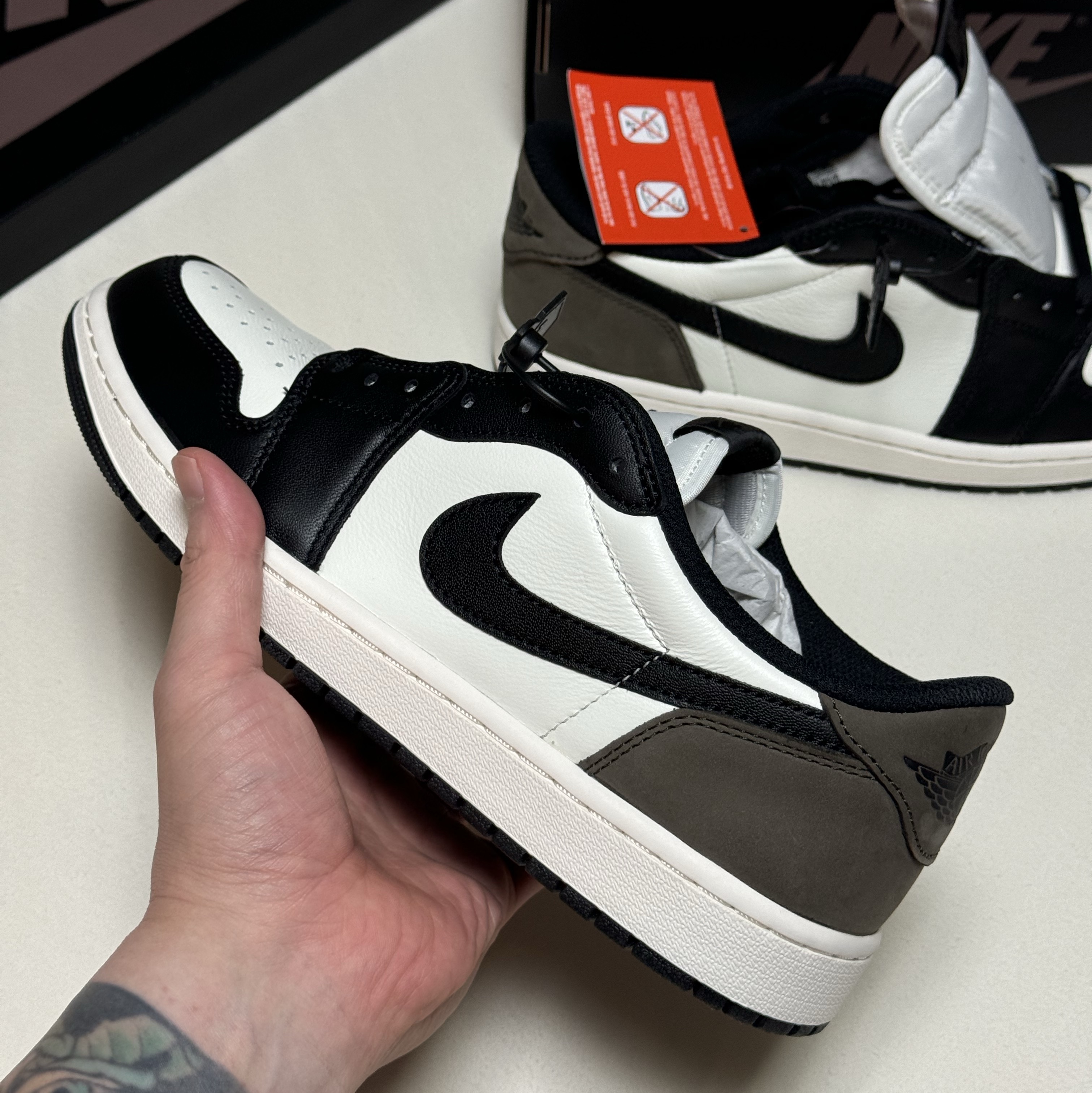 Jordan 1 Retro Low OG Mocha 착용 스타일