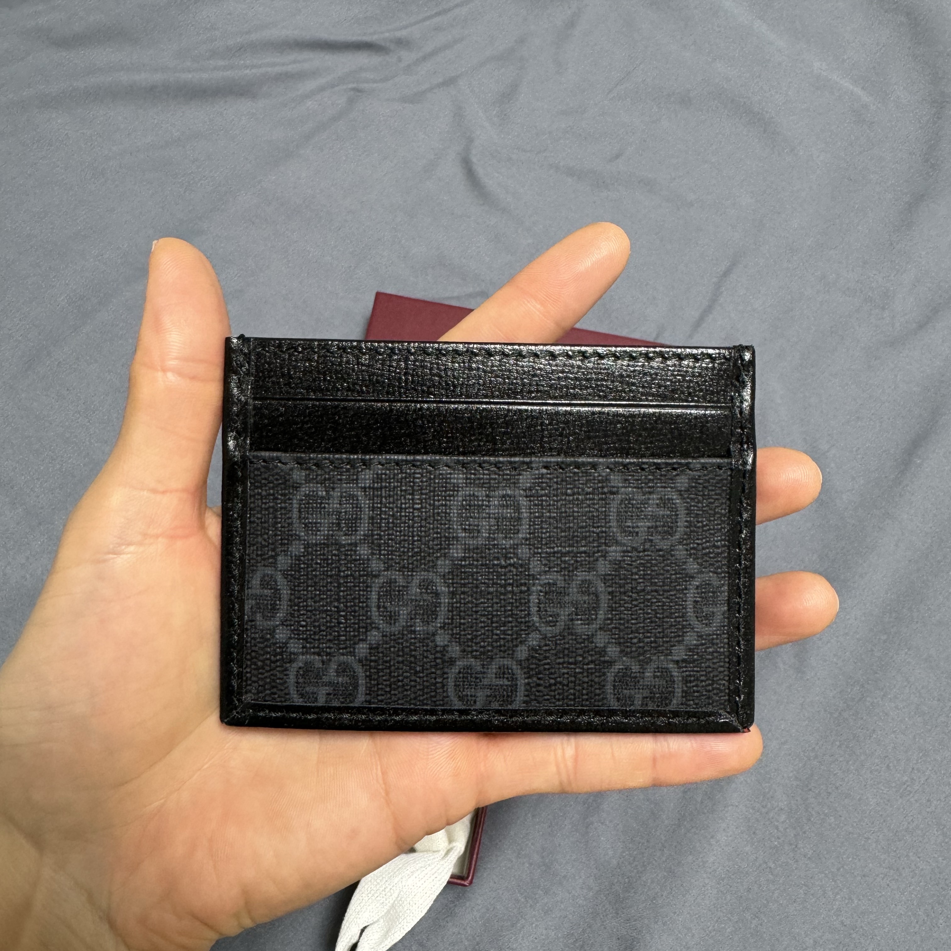 Gucci Interlocking G Card Case Black 착용 스타일 - 2