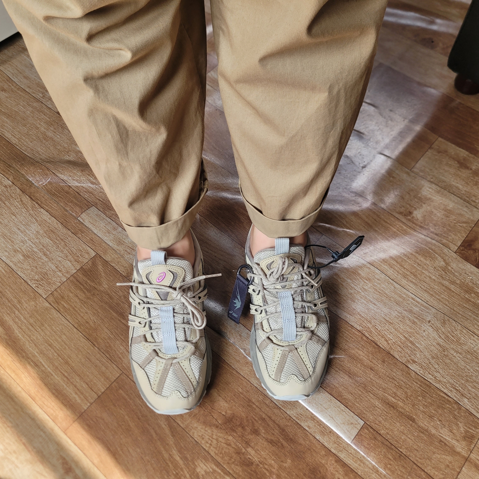 Asics Gel-Sonoma 15-50 Feather Grey Wood Crepe 착용 스타일 - 2