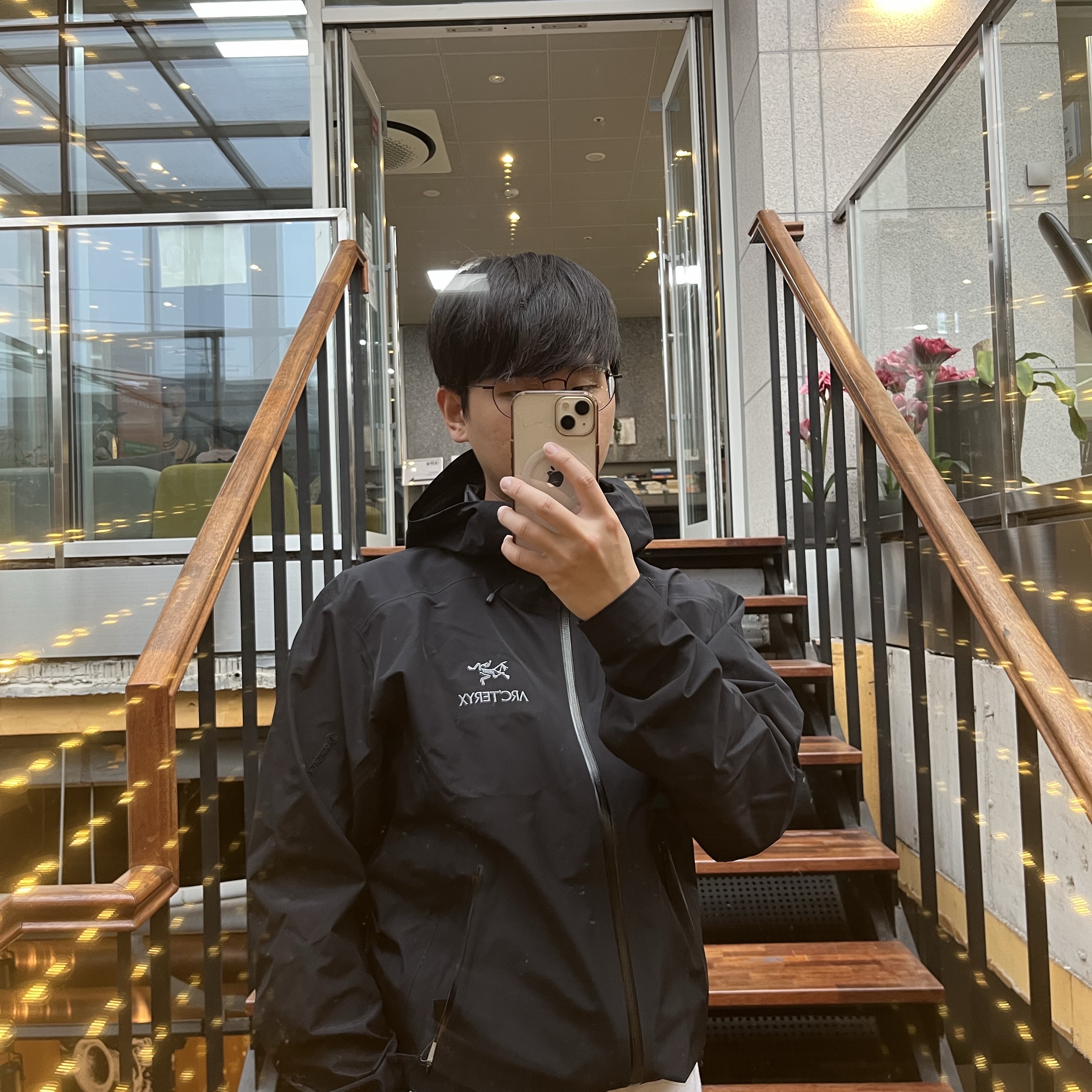 Arc'teryx Beta LT Jacket Black, Salomon x Gramicci Techsonic Mayfly Black 착용 스타일 - 2