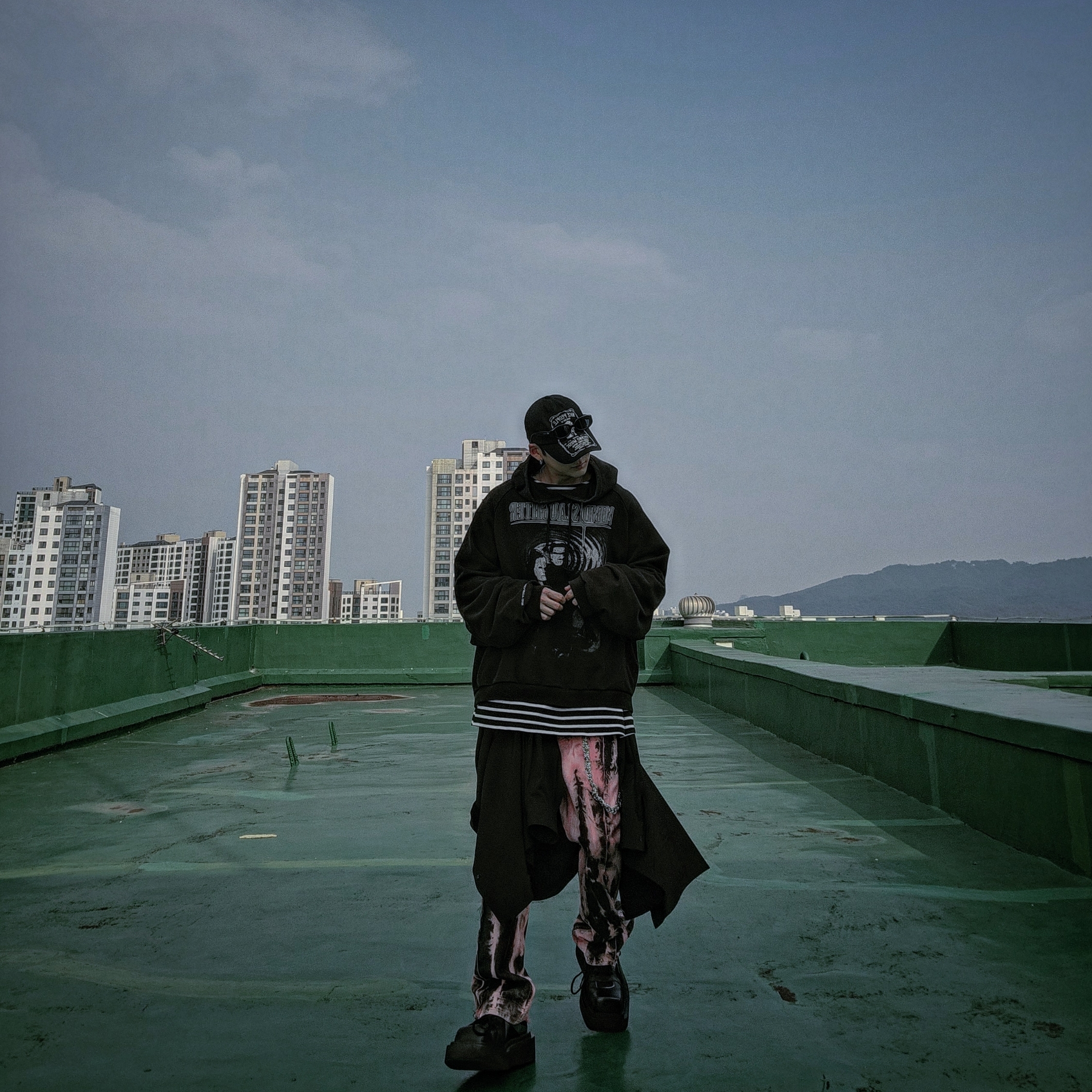 Project G/R Mind Slaughter Vintage Washeed Hoodie Black 착용 스타일