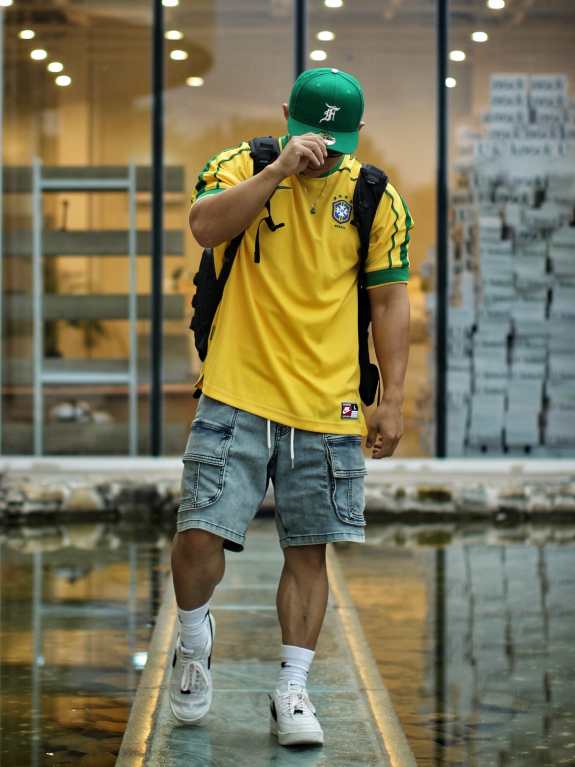 Nike Brazil 1998 Reissue Soccer Replica Jersey Varsity Maize (Non Marking Ver.), Essentials x New Era Sized Cap Kelly Green 착용 스타일 - 1