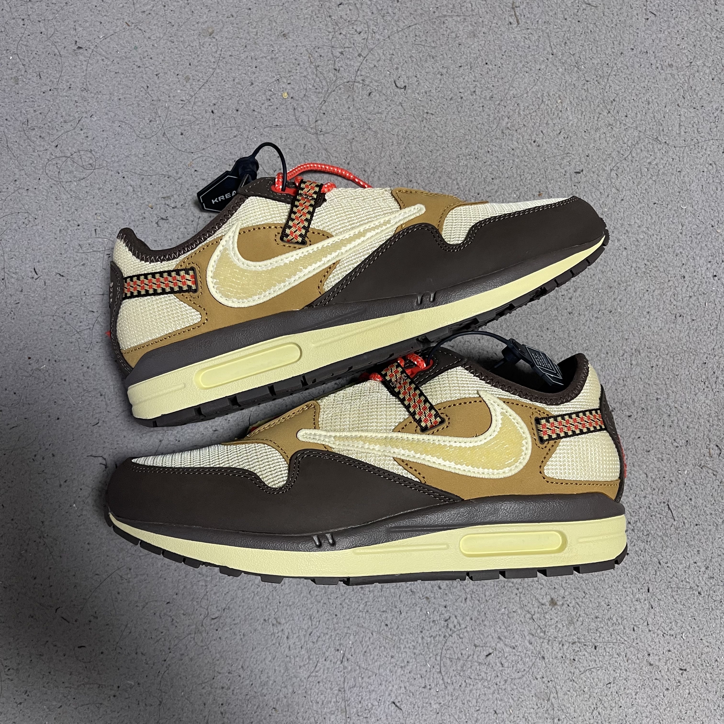 Nike x Travis Scott Air Max 1 Cact.us Brown 착용 스타일 - 2