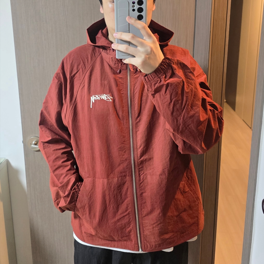 Stussy Wave Dye Beach Shell Jacket Maroon 착용 스타일