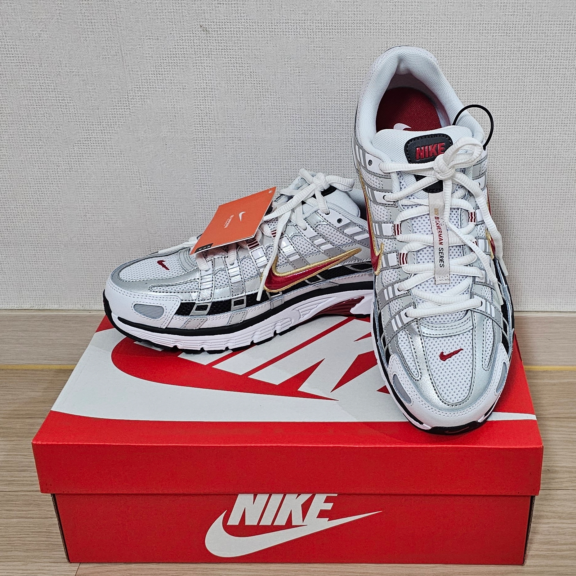 Nike P-6000 White Varsity Red 착용 스타일