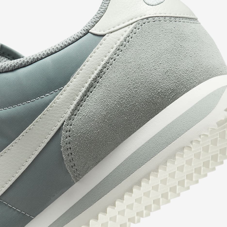 Nike Cortez TXT Mica Green Sail 착용 스타일 - 7