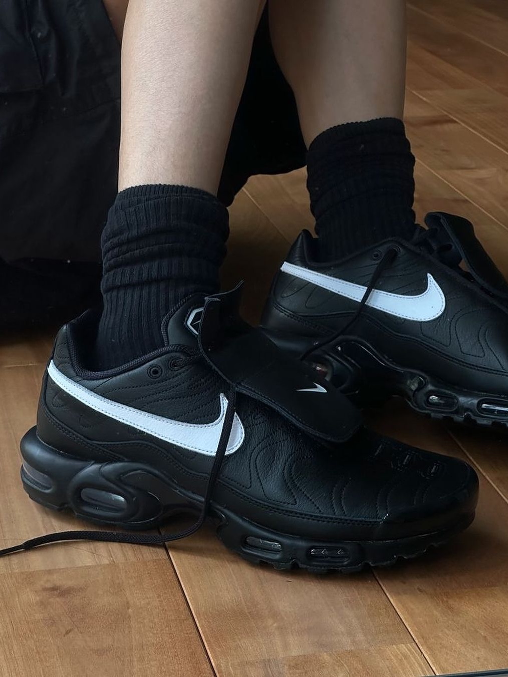 (W) Nike Air Max Plus TNPO Black 착용 스타일 - 5