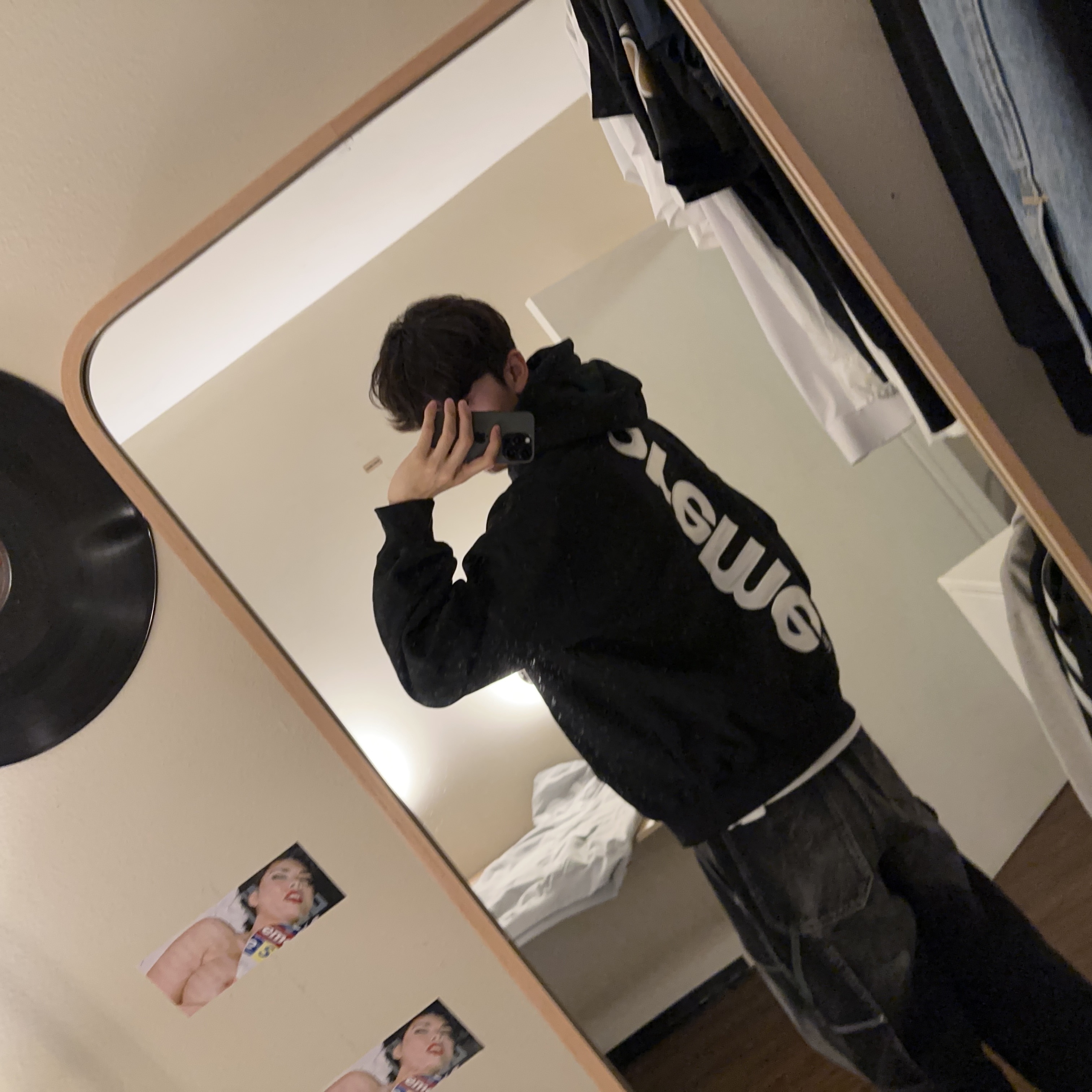 Supreme Satin Applique Hooded Sweatshirt Black - 24FW, Supreme Satin Applique Hooded Sweatshirt Heather Grey - 24FW 착용 스타일 - 2