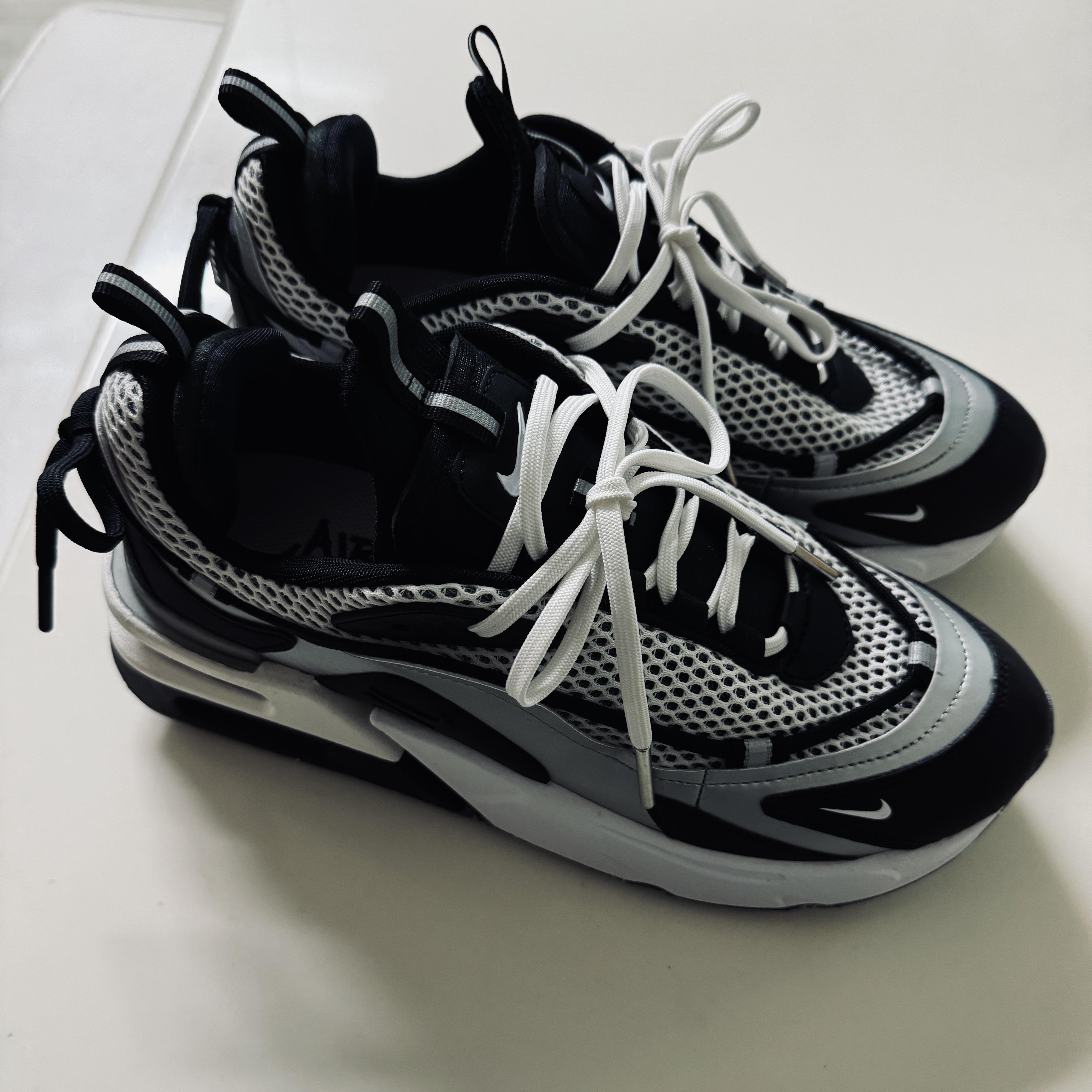 (W) Nike Air Max Furyosa Silver and Black 착용 스타일 - 1