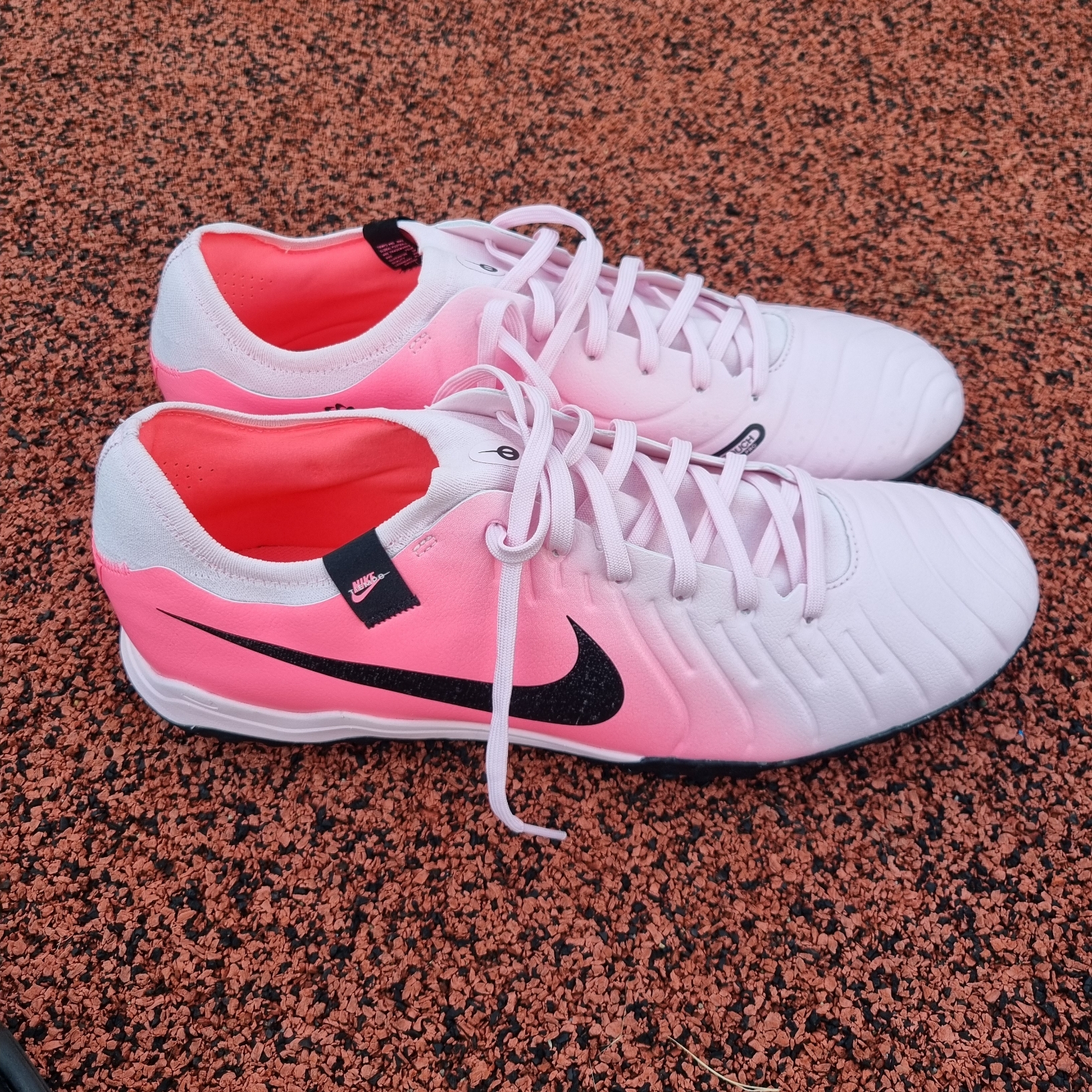Nike Tiempo Legend 10 Pro TF Pink Foam Black 착용 스타일