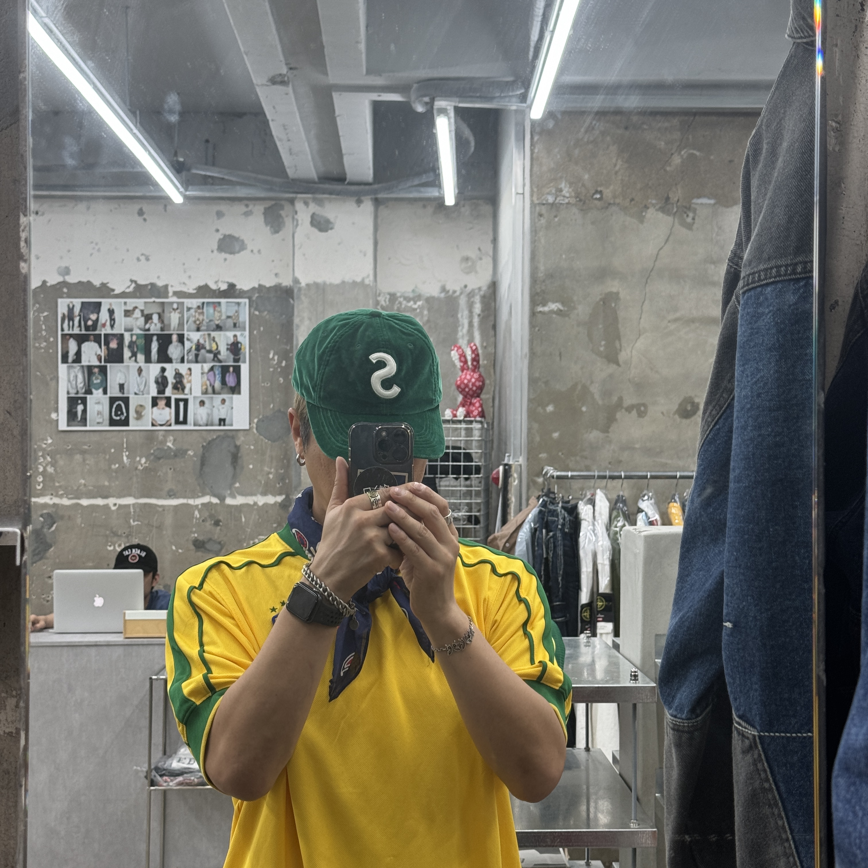Nike Brazil 1998 Reissue Soccer Replica Jersey Varsity Maize (Non Marking Ver.) 착용 스타일 - 2