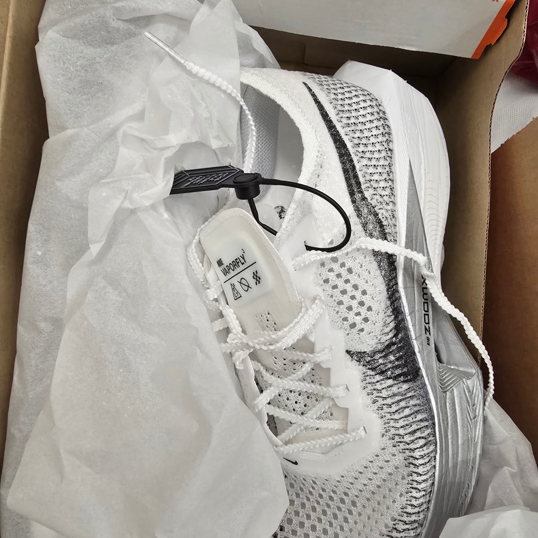 Nike ZoomX Vaporfly Next% 3 White Grey 착용 스타일 - 2