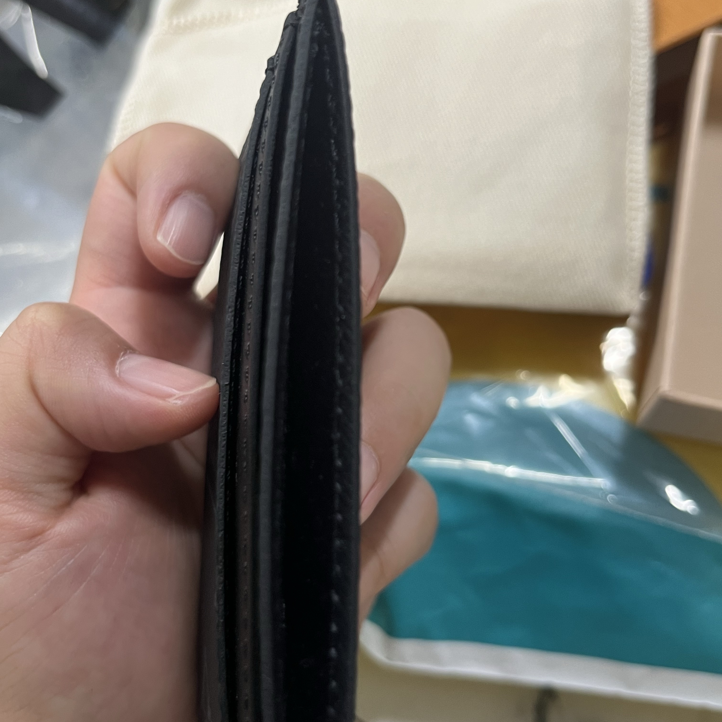 Louis Vuitton Double Card Holder Monogram Eclipse 착용 스타일 - 1