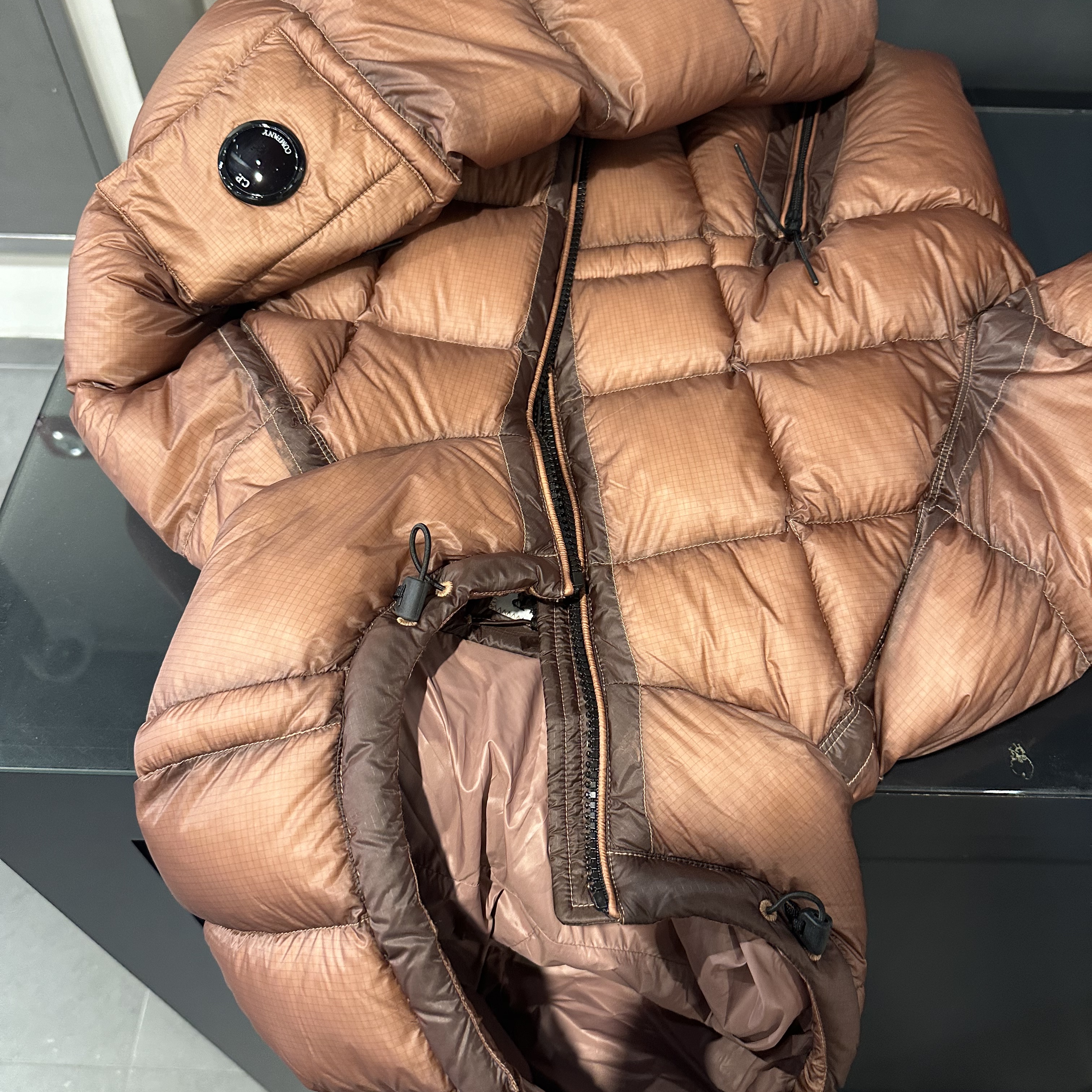 C.P. Company D.D. Shell Hooded Down Jacket Cedar Wood Pink - 23FW 착용 스타일
