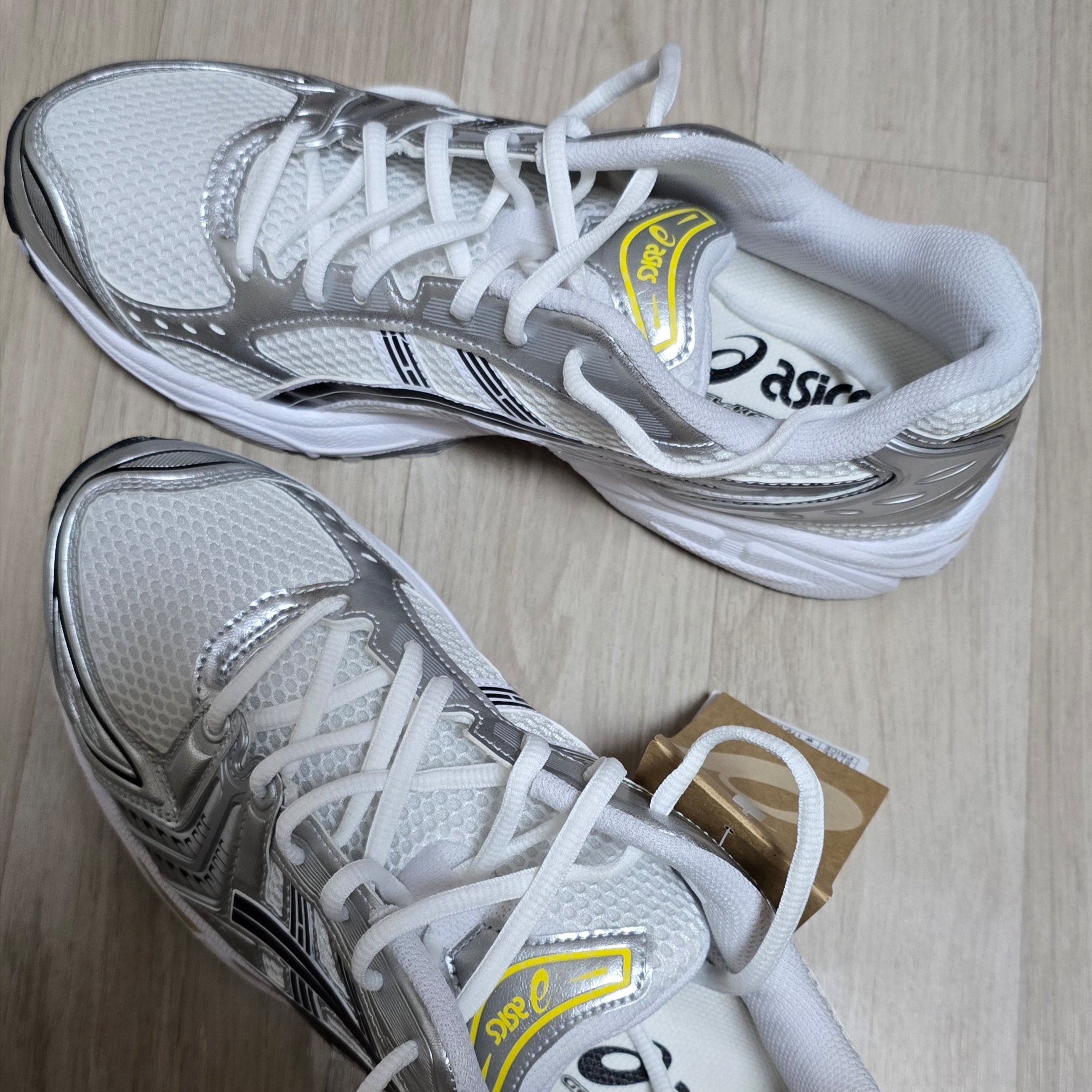 Asics Gel-Kayano 14 White Tai Chi Yellow 착용 스타일 - 1