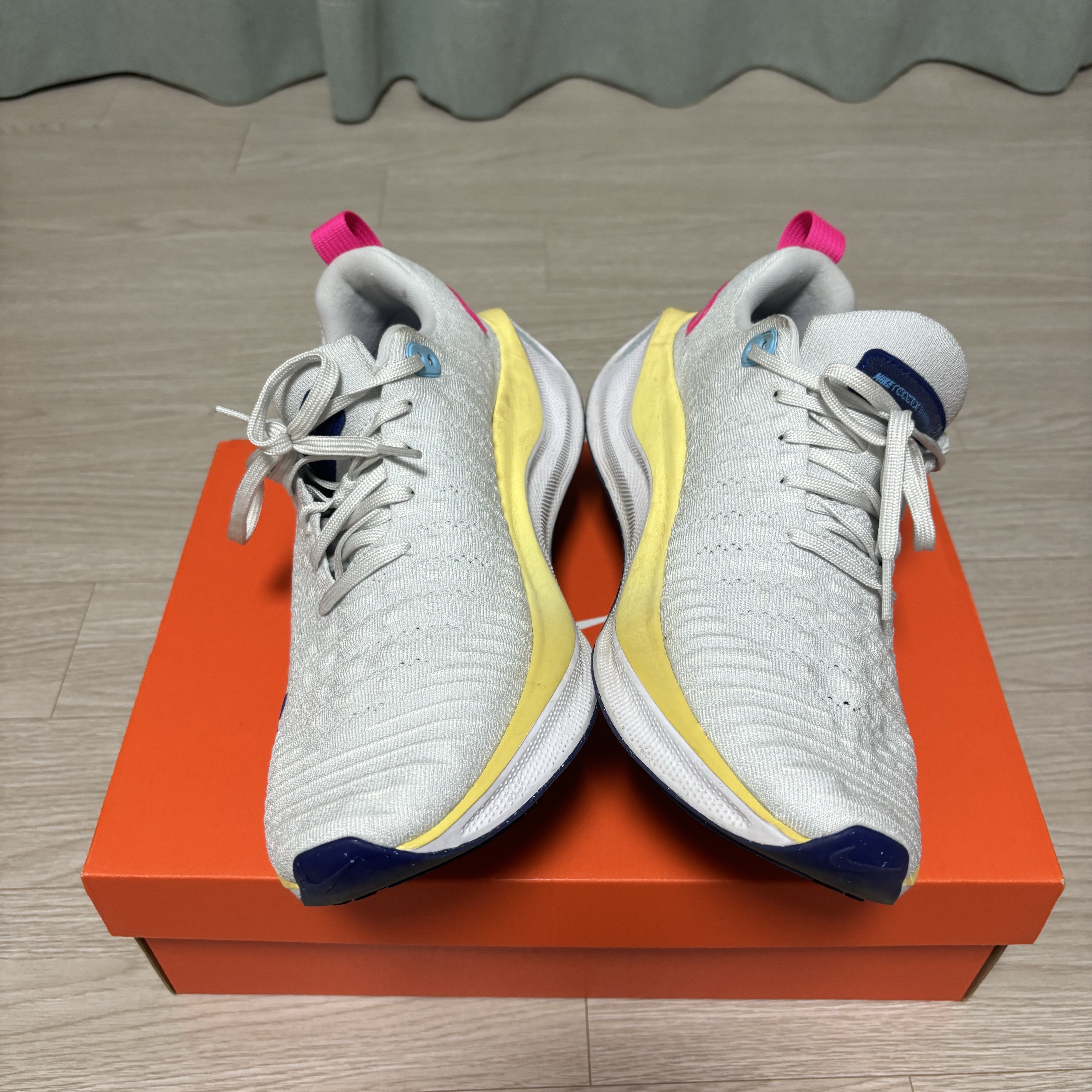 Nike ReactX Infinity Run 4 Photon Dust White 착용 스타일 - 2