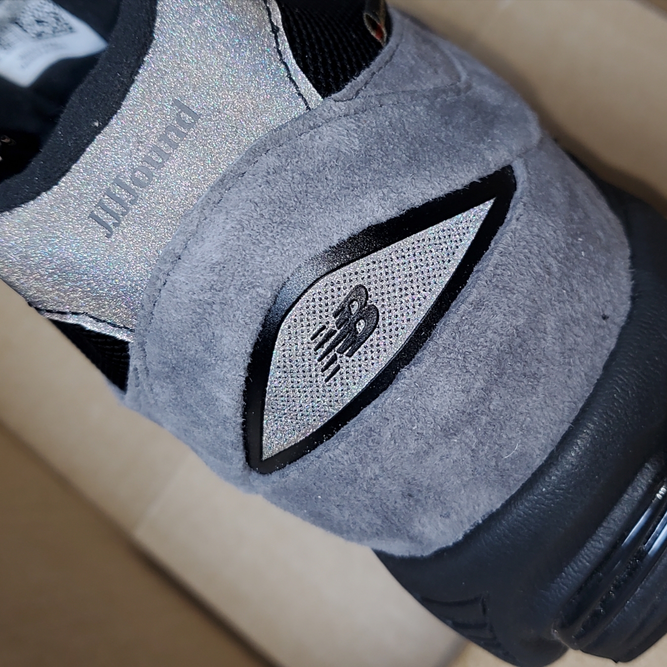 New Balance x JJJJound 2002R Gore-Tex Charcoal 착용 스타일 - 2
