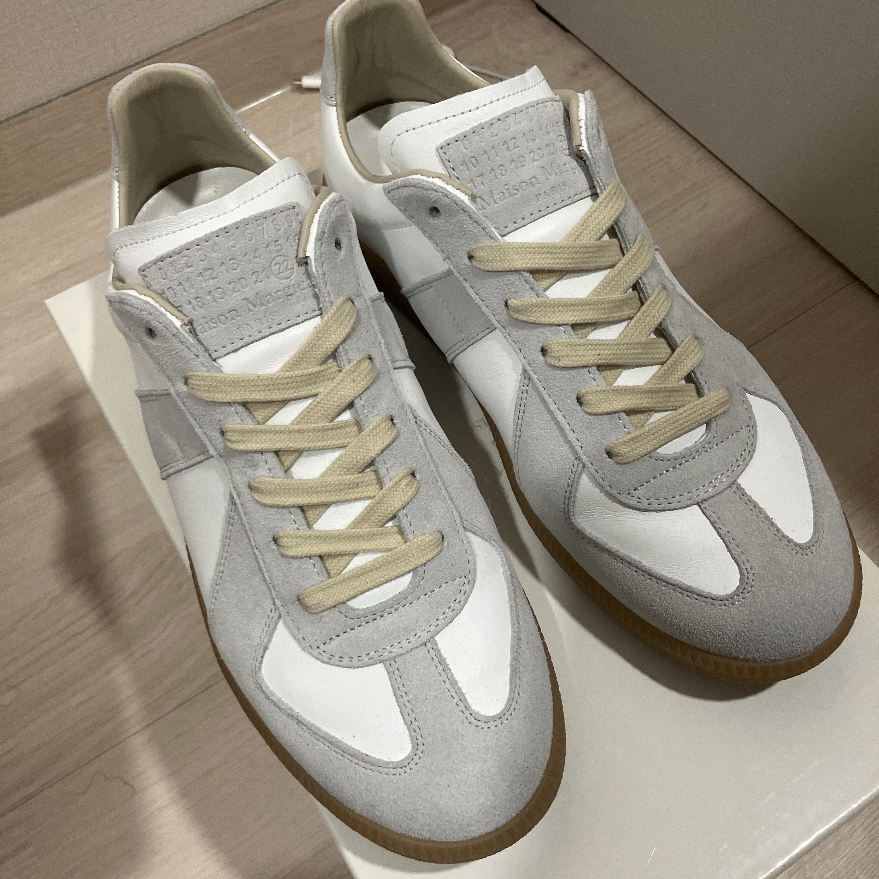 Maison Margiela Calfskin Replica Sneakers 착용 스타일