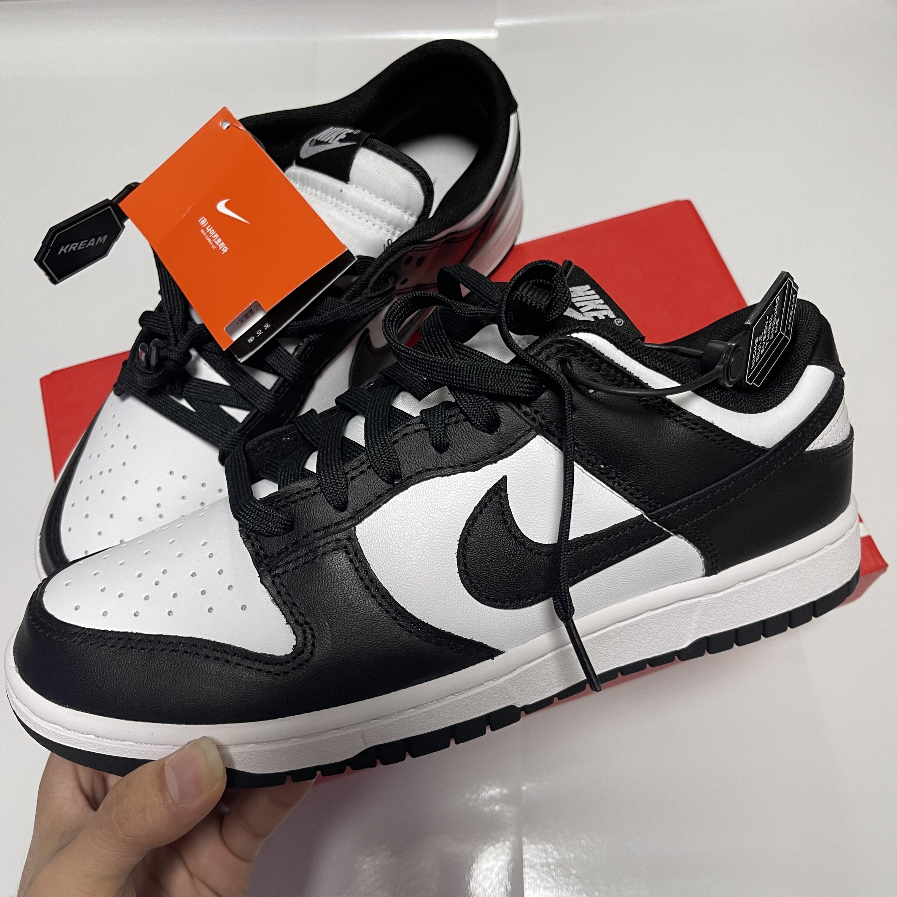 Nike Dunk Low Retro Black 착용 스타일 - 1