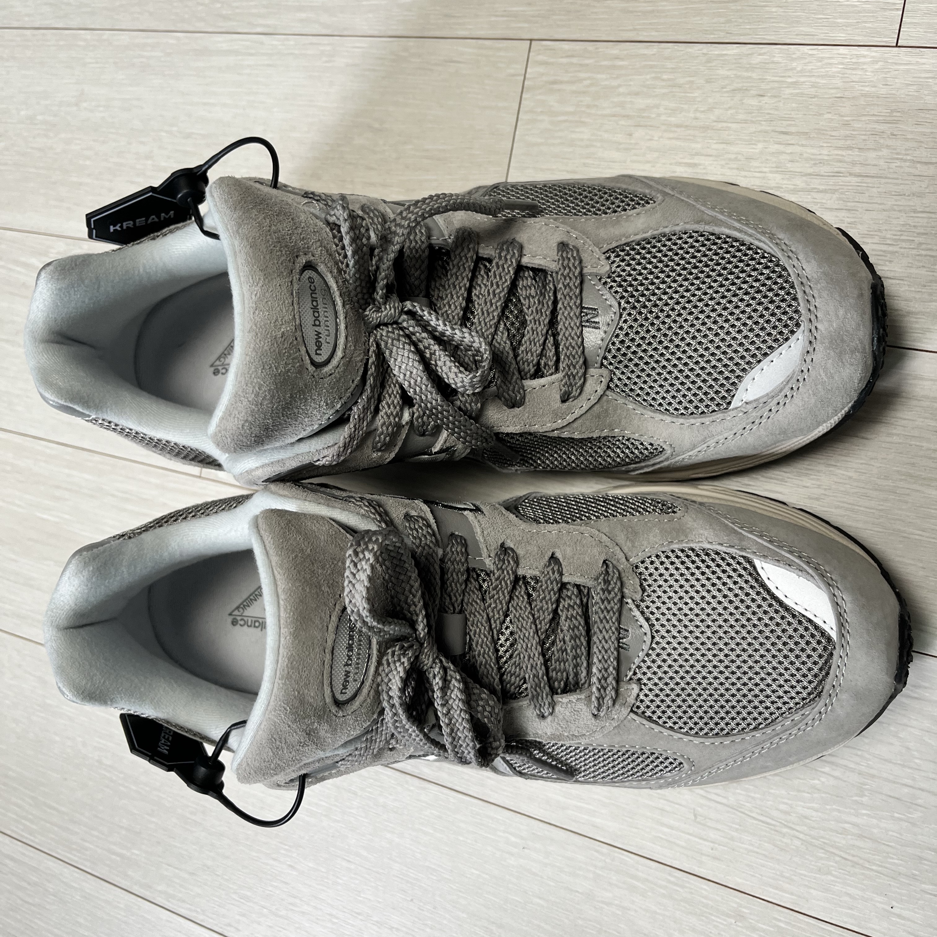 New Balance 2002R Grey 착용 스타일 - 3