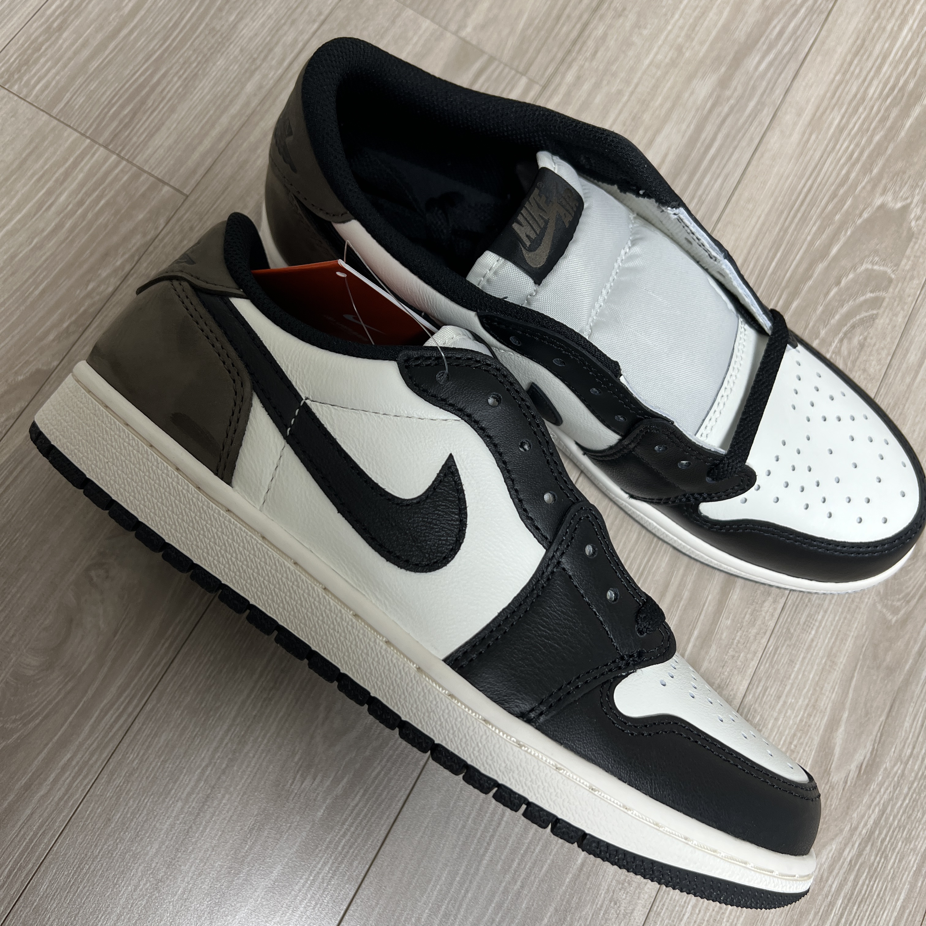 Jordan 1 Retro Low OG Mocha 착용 스타일