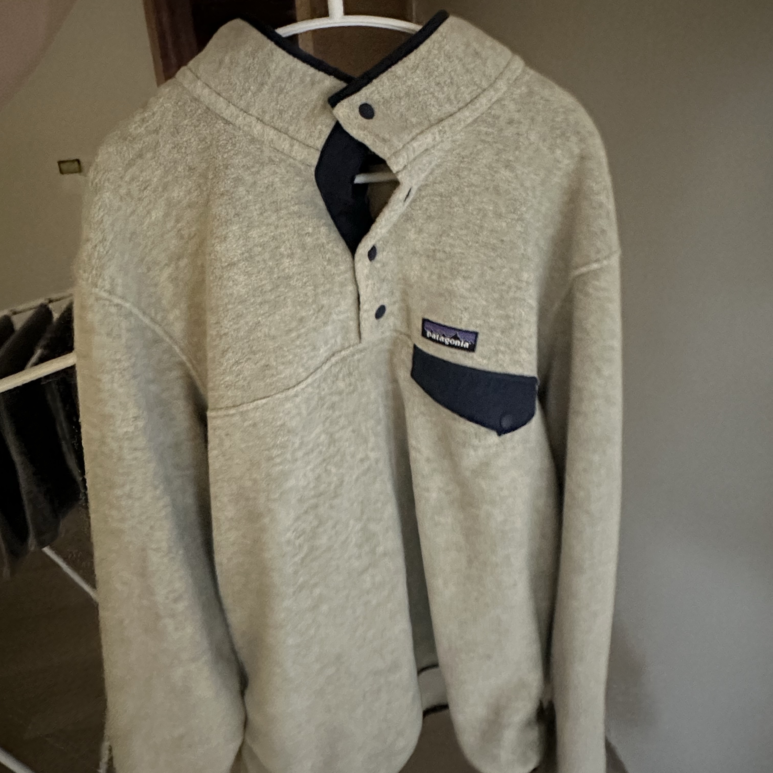 Patagonia Lightweight Synchilla Snap-T Fleece Pullover Oatmeal Heather/Smolder Blue/New Navy 착용 스타일